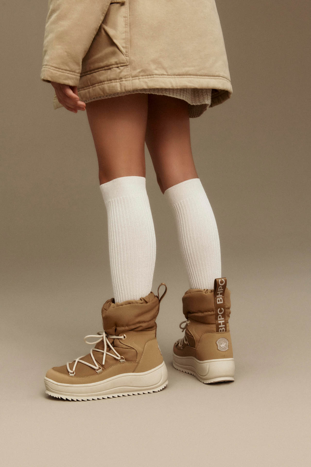 Snehule Tmavo béžová