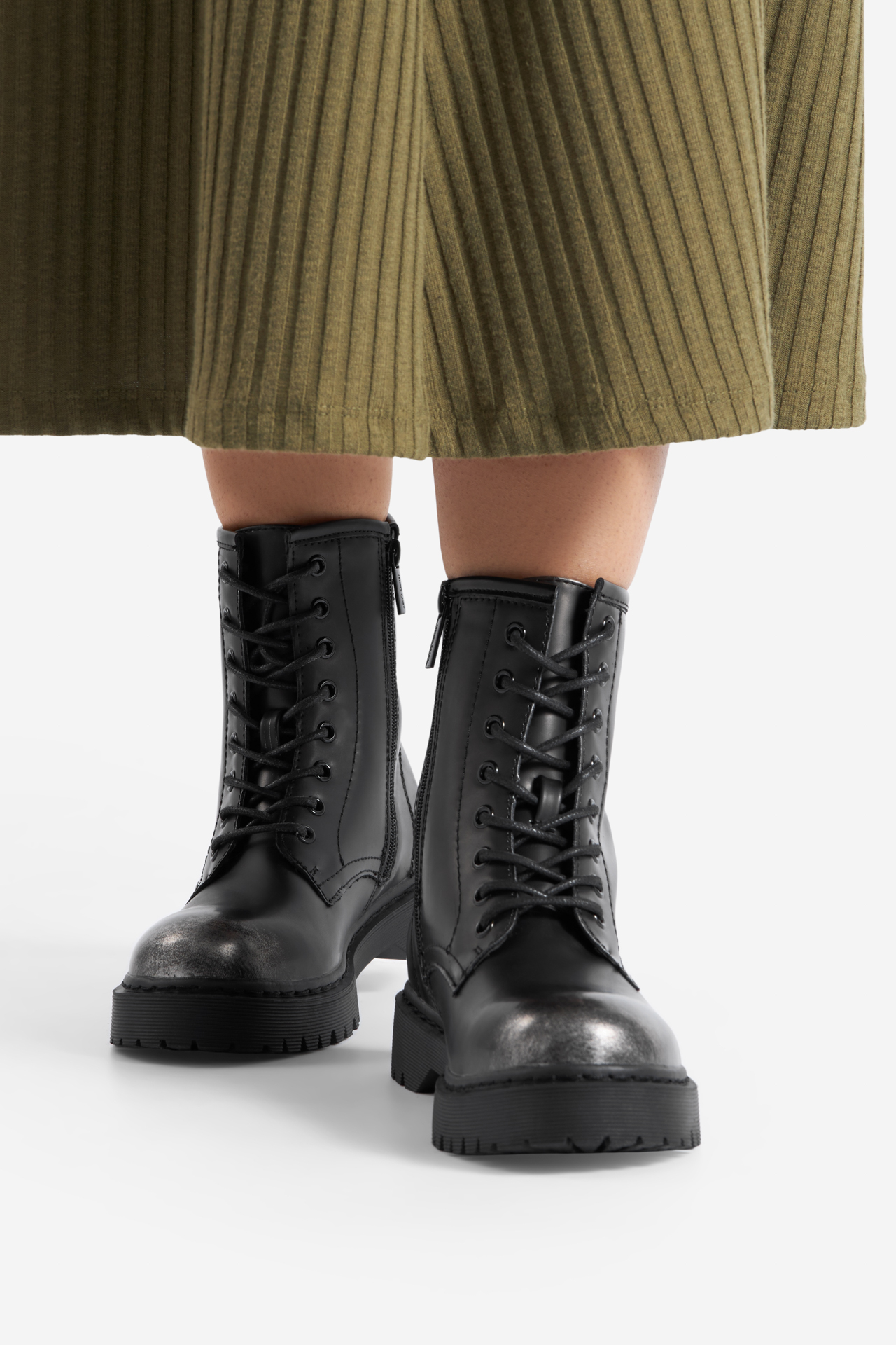 Šněrovací vyšší obuv ČERNÁ