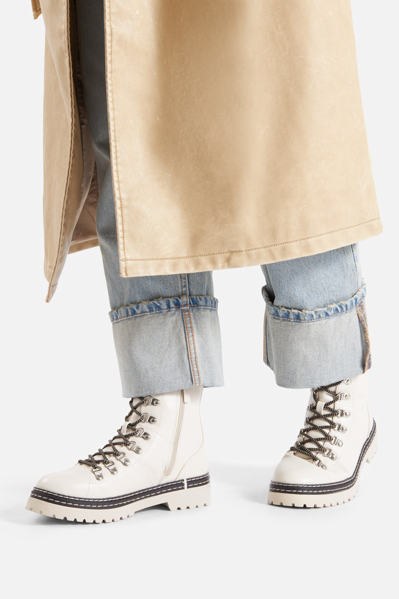 Šněrovací vyšší obuv BÉŽOVÁ