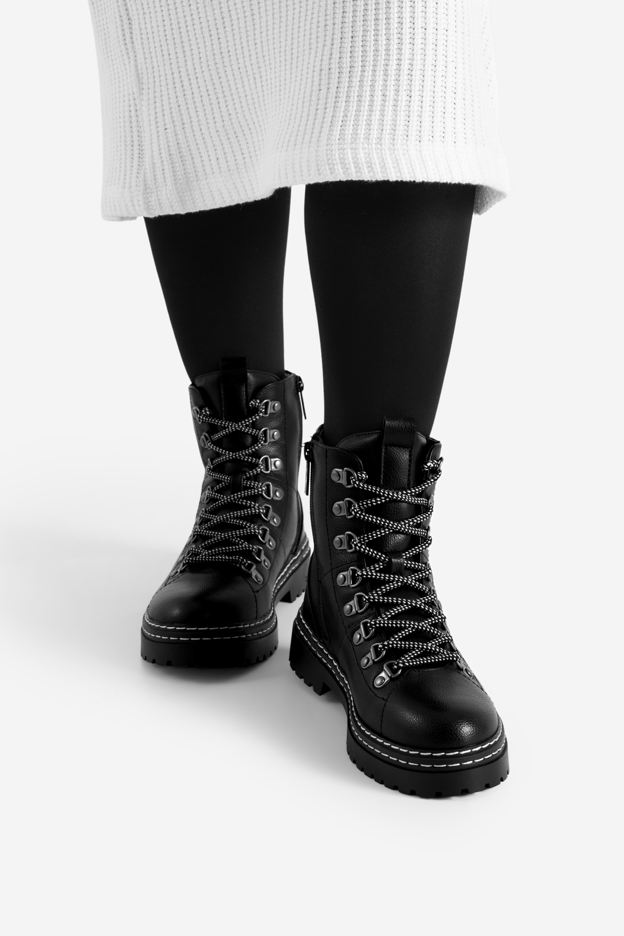 Šněrovací vyšší obuv ČERNÁ