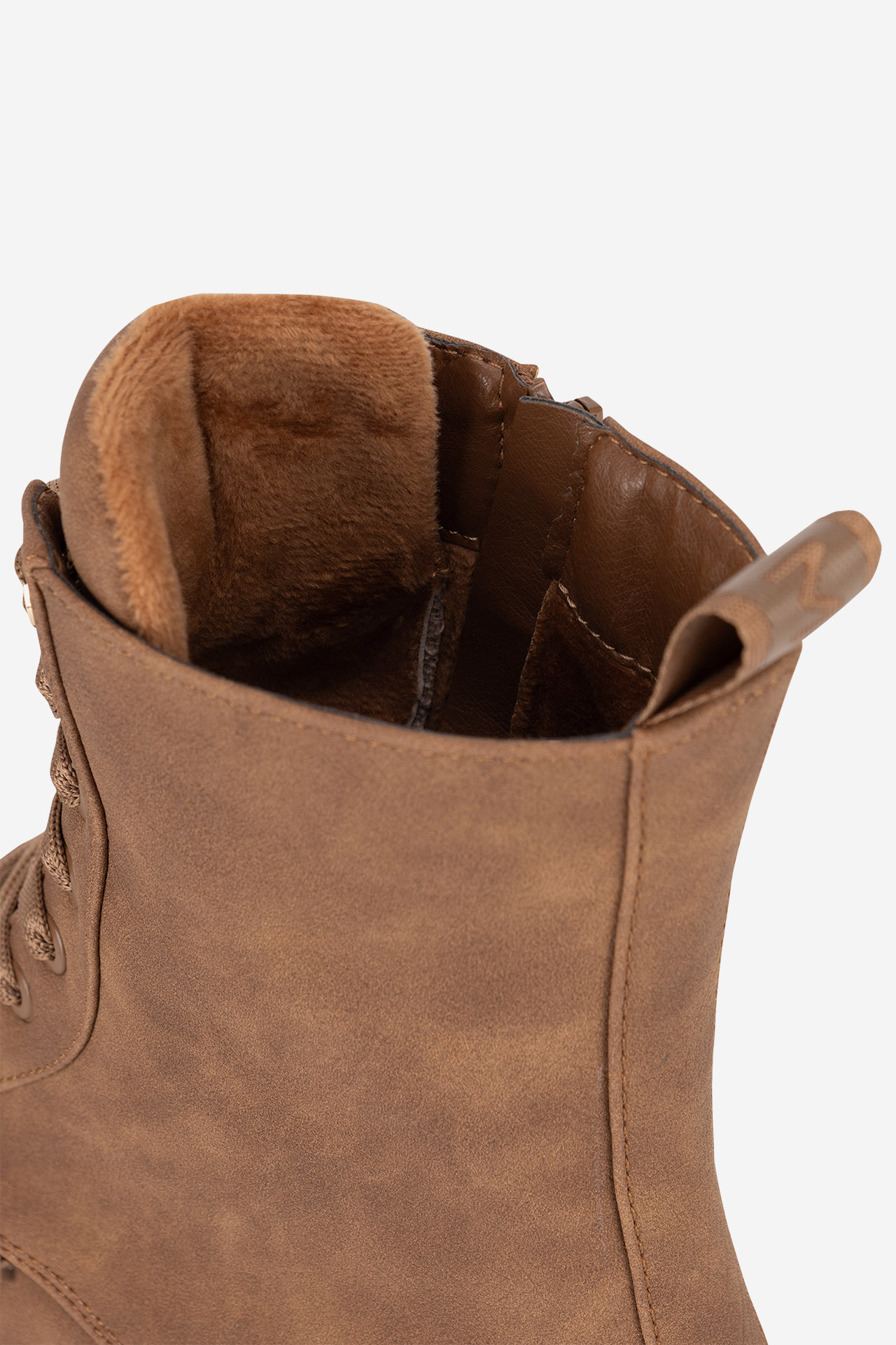 Šněrovací vyšší obuv CAMEL