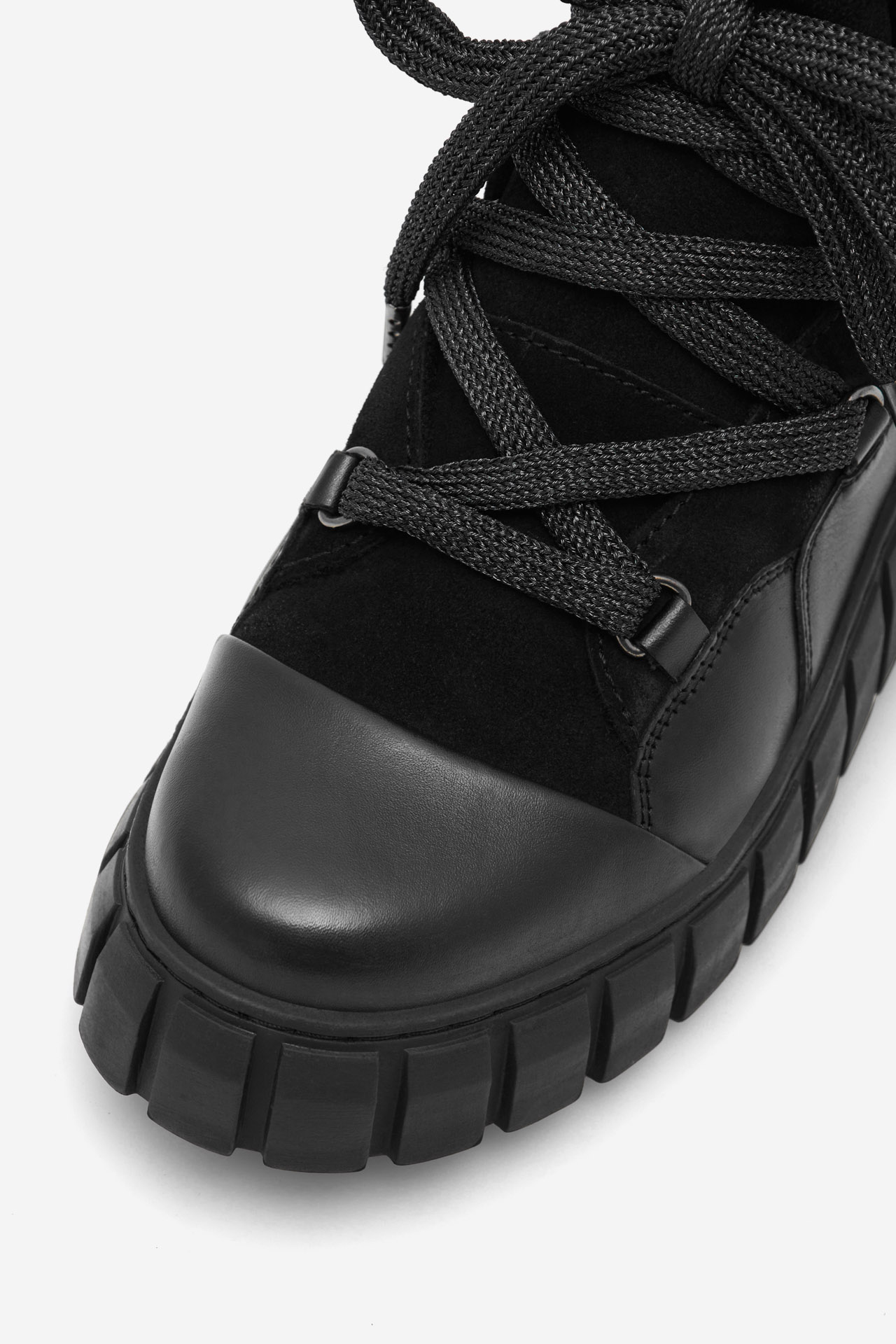 Šněrovací vyšší obuv ČERNÁ