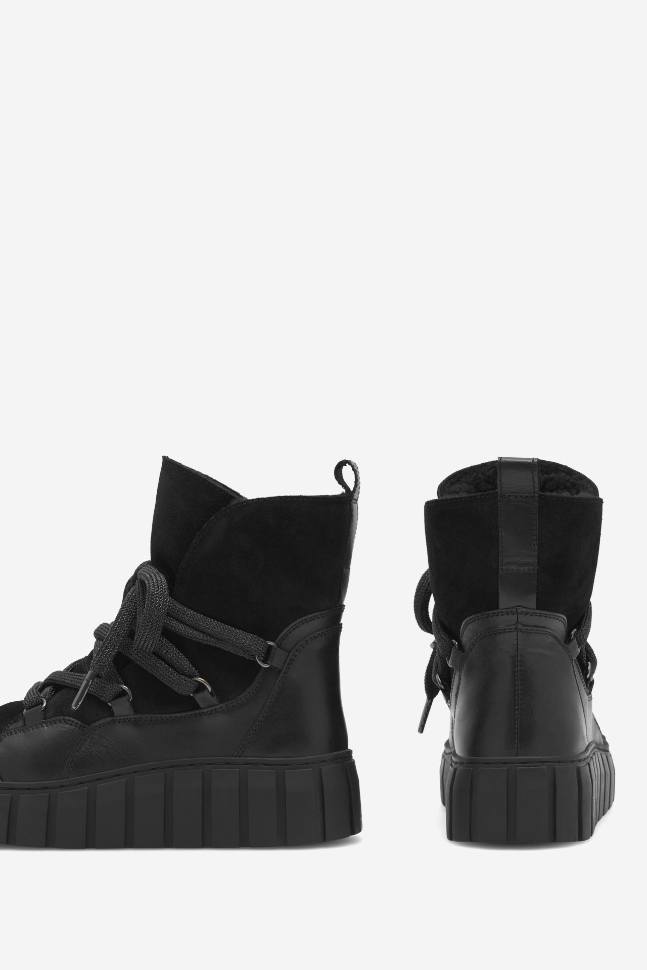 Šněrovací vyšší obuv ČERNÁ