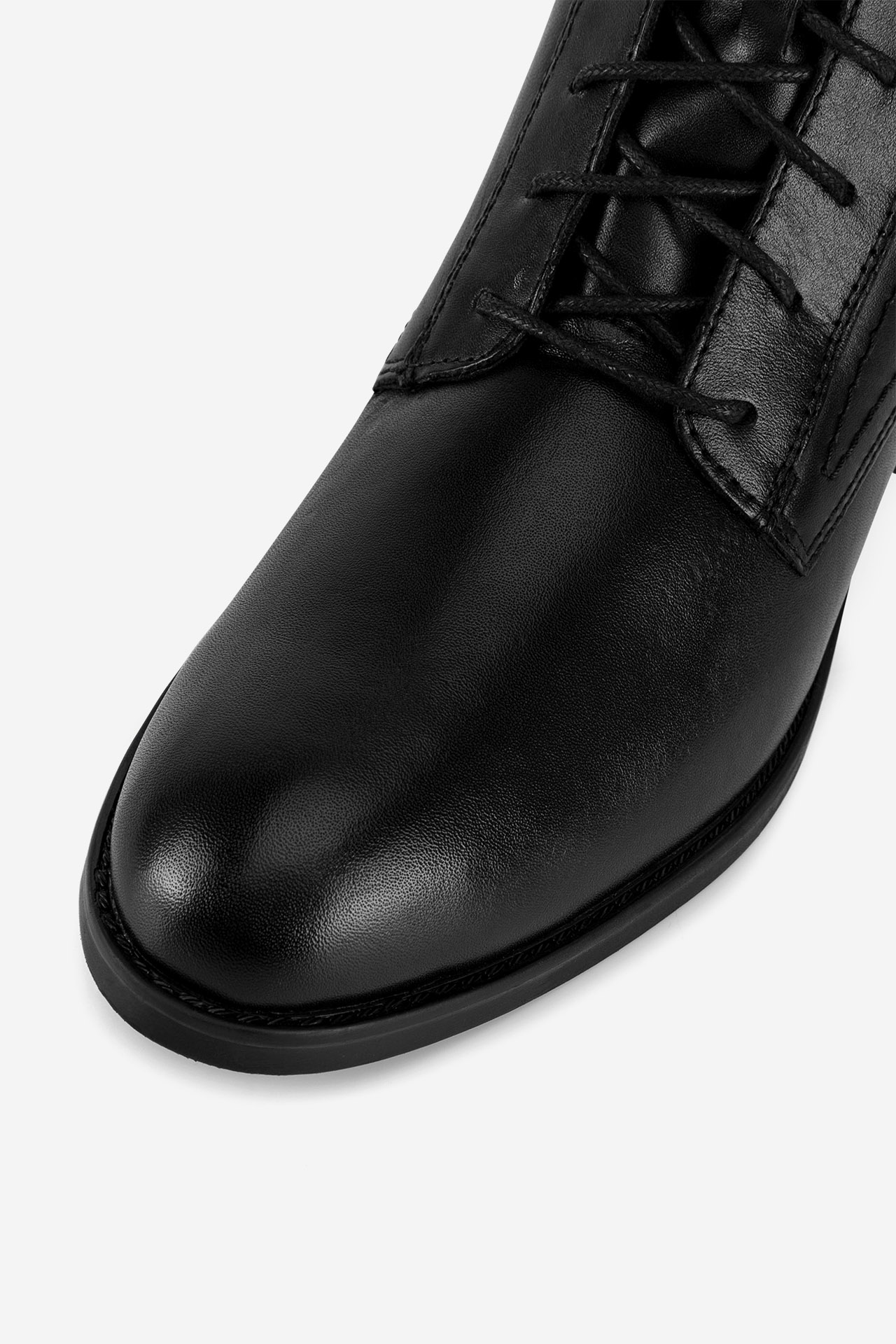 Šnurovacie topánky Čierna