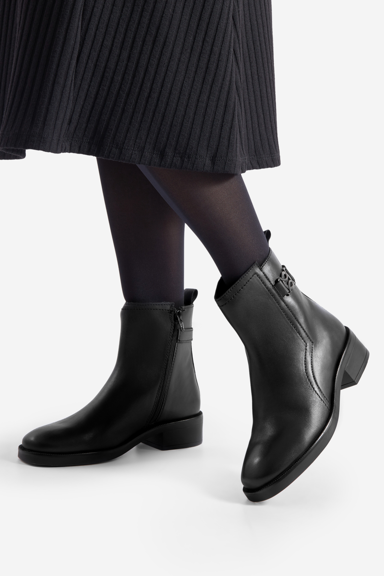 Gležnjače s vezicama Crno