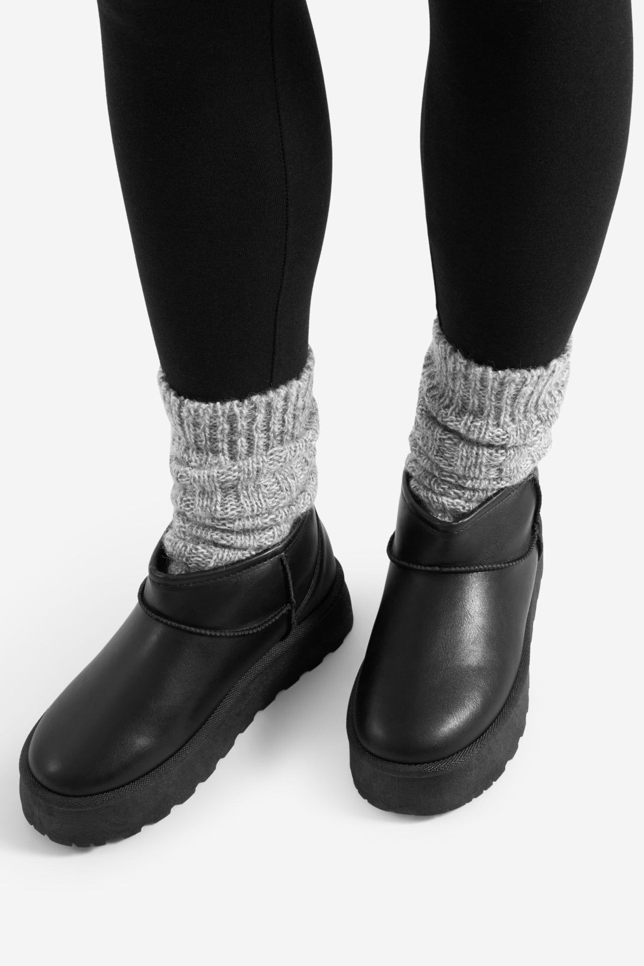 Kotníková obuv ČERNÁ