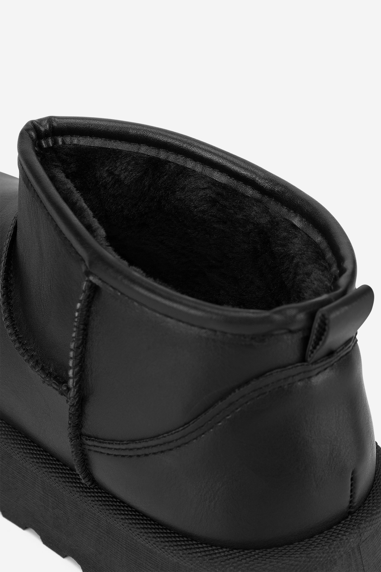 Kotníková obuv ČERNÁ