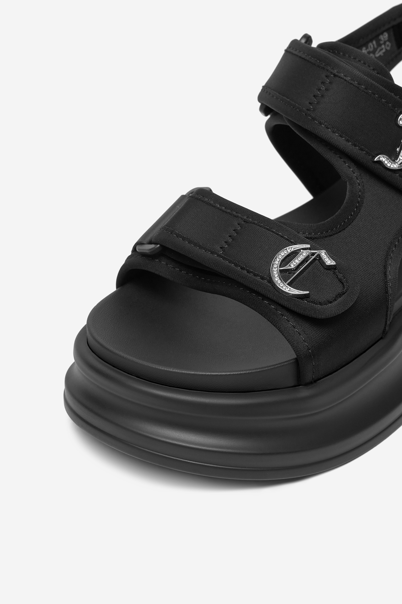 Sandały na platformie