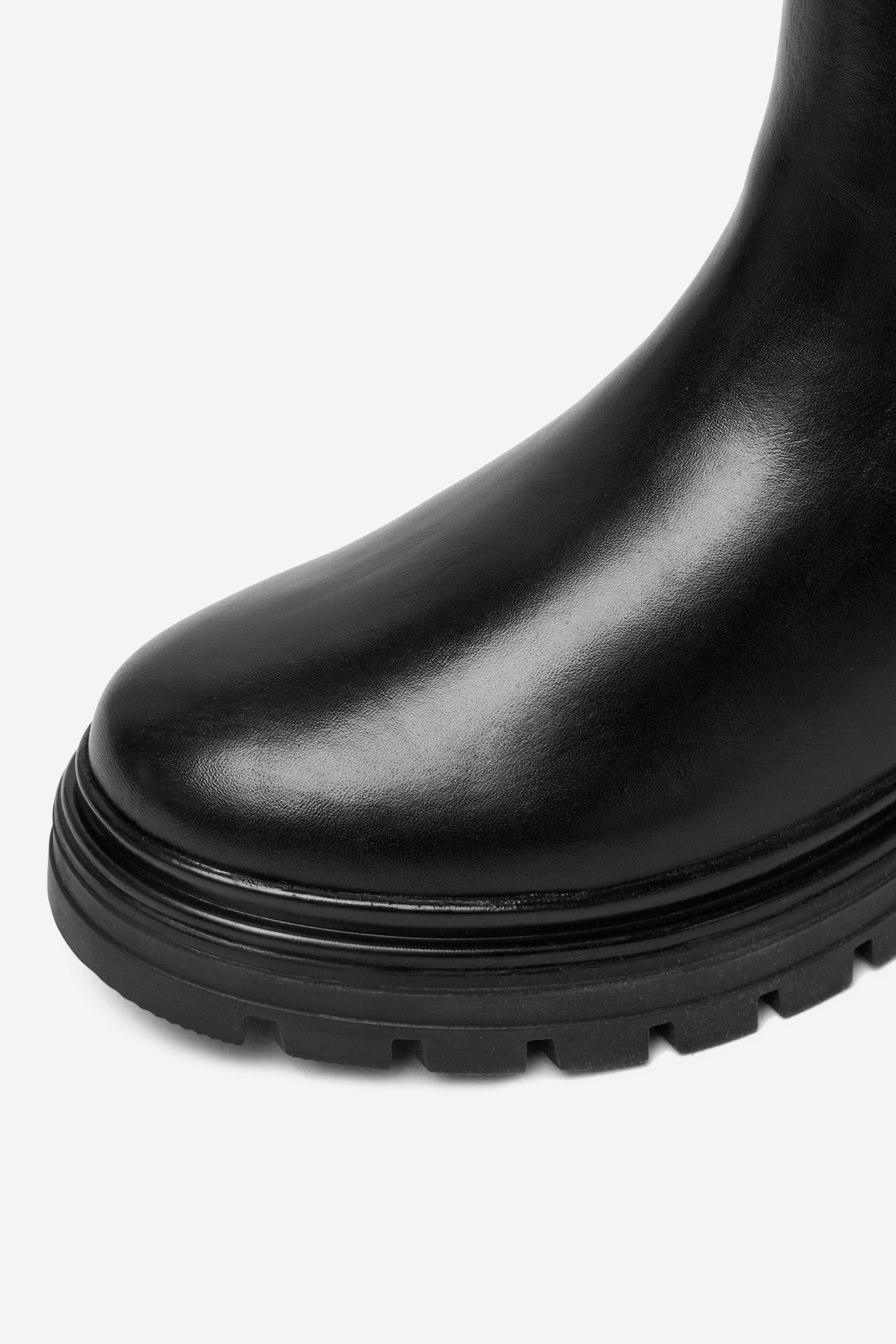 Gležnjarji chelsea Črna