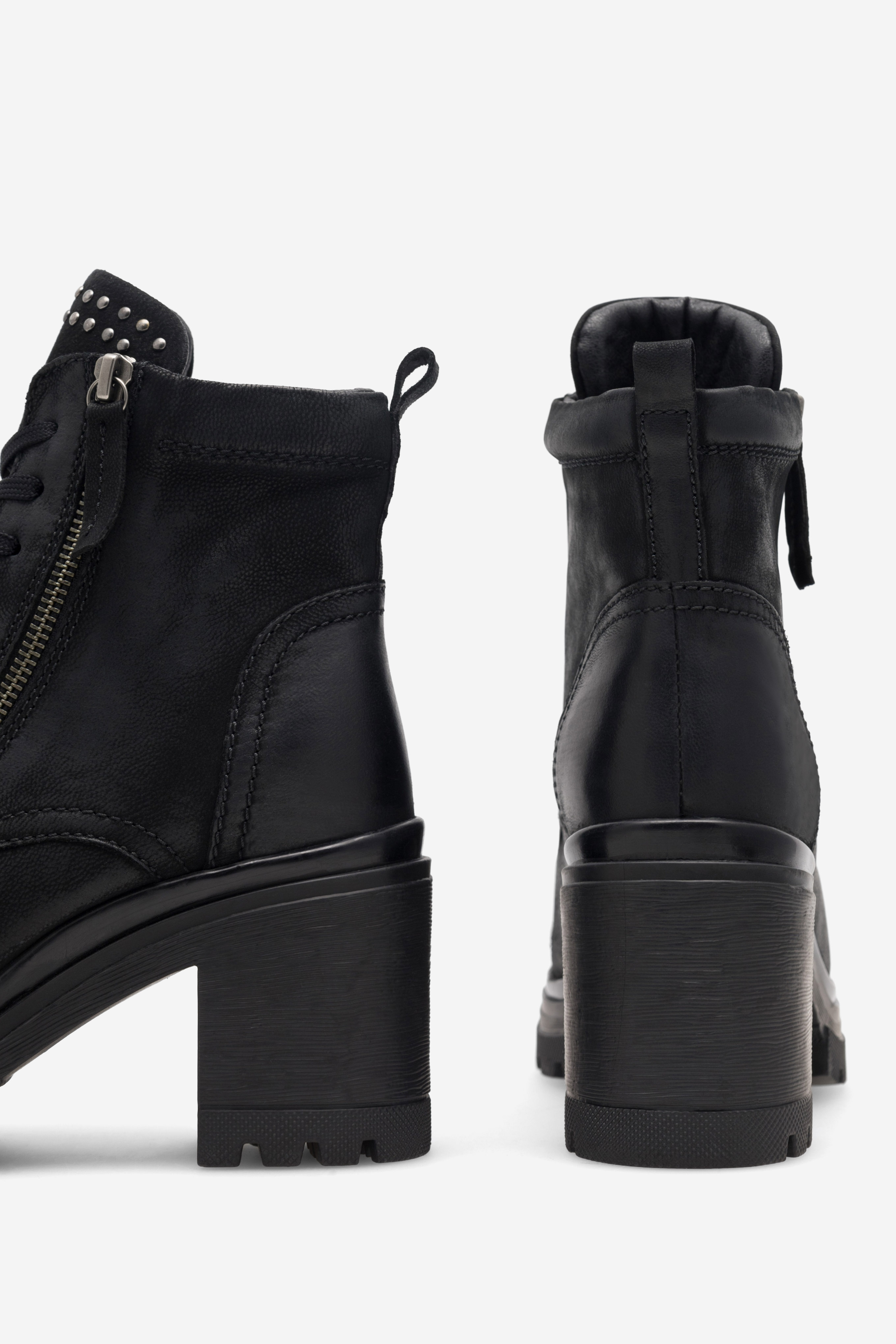 Kotníková obuv Černá