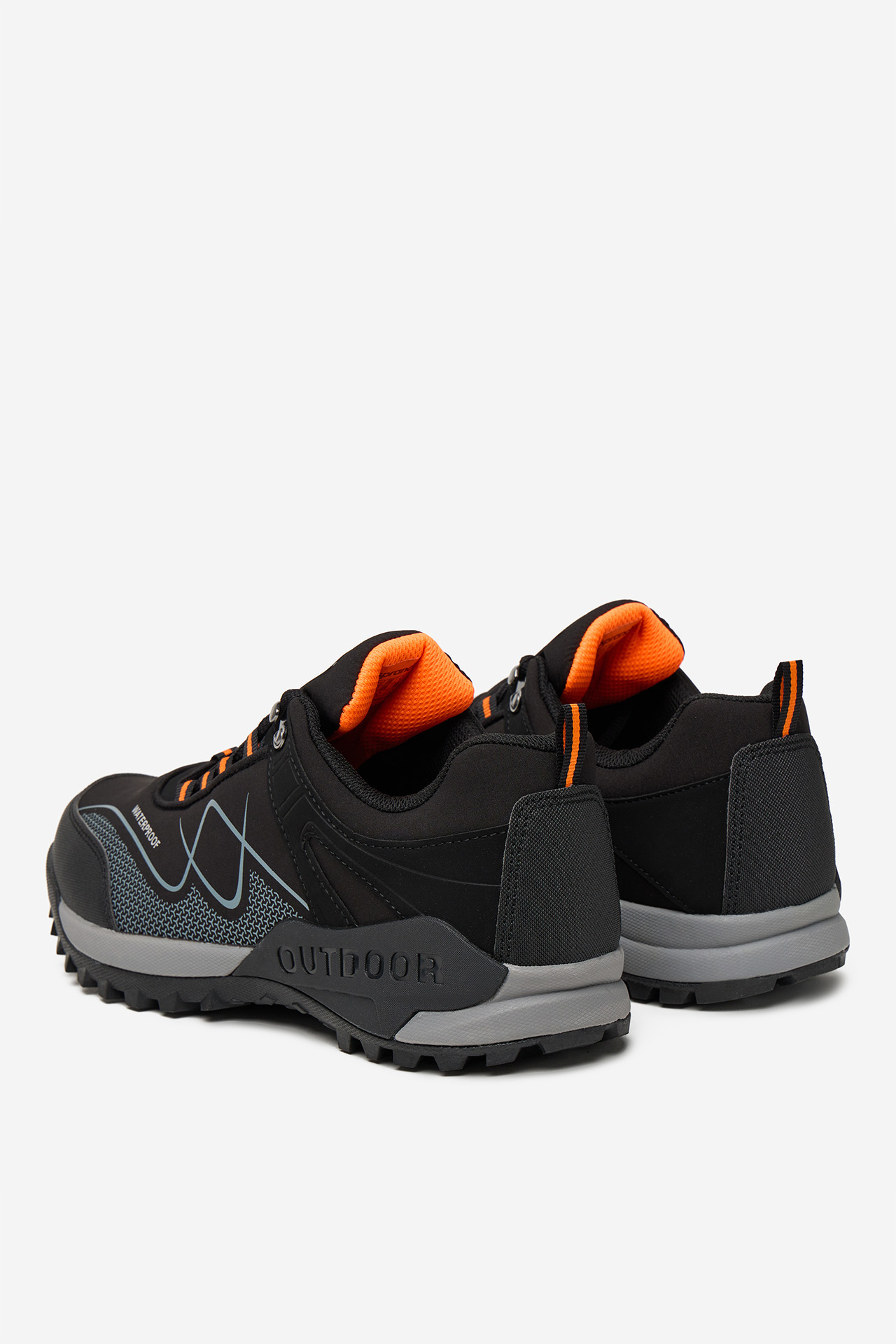 Trekking čevlji Črna