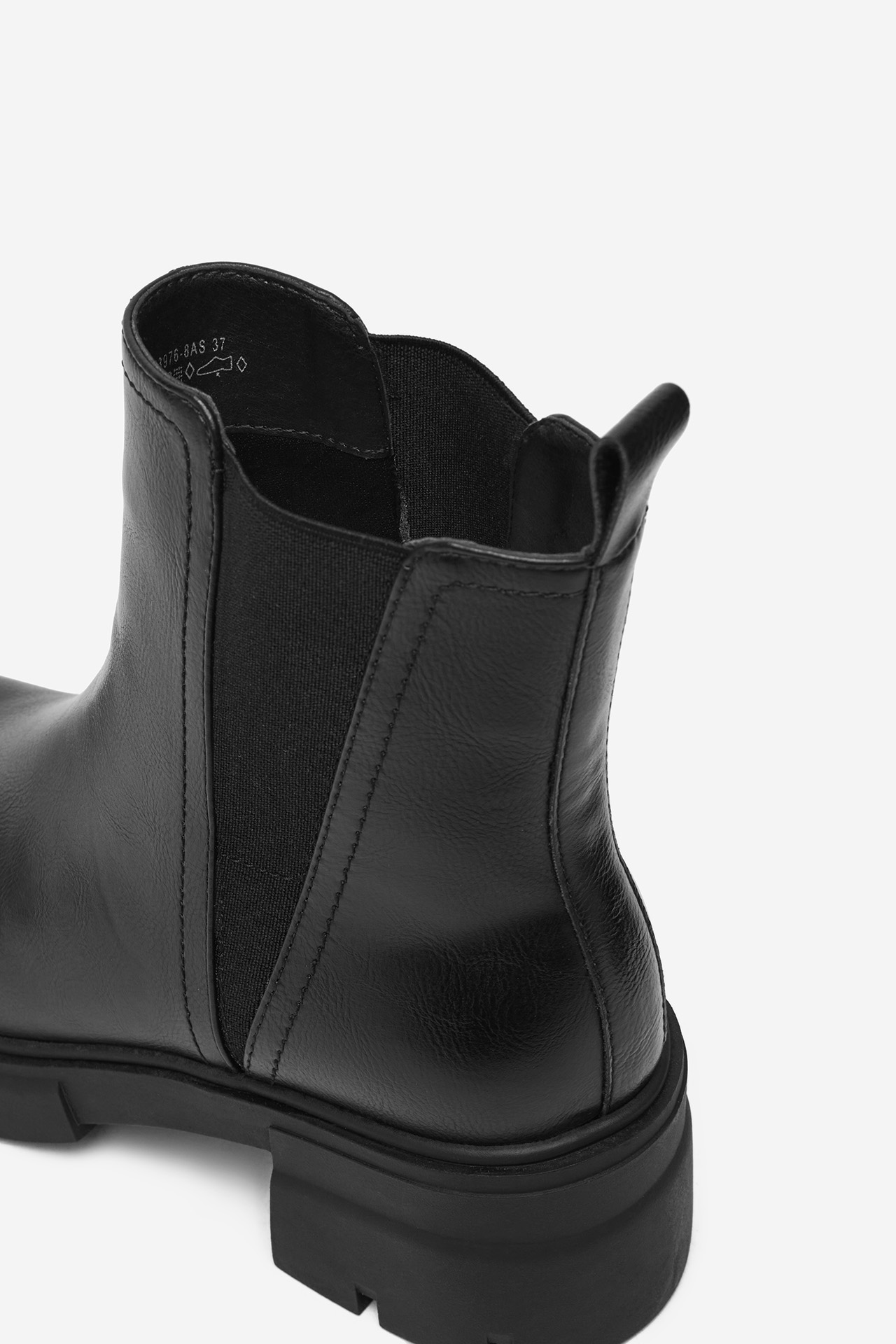 Kotníková obuv s elastickým prvkem Černá