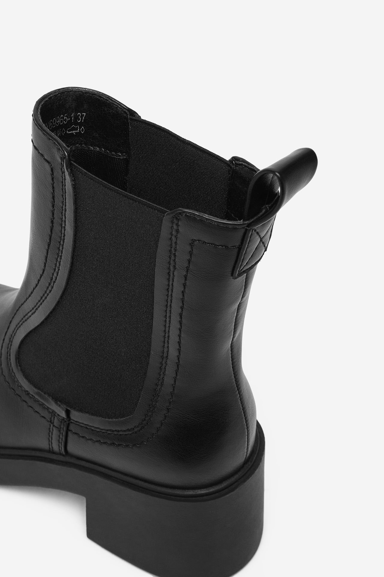 Kotníková obuv s elastickým prvkem Černá