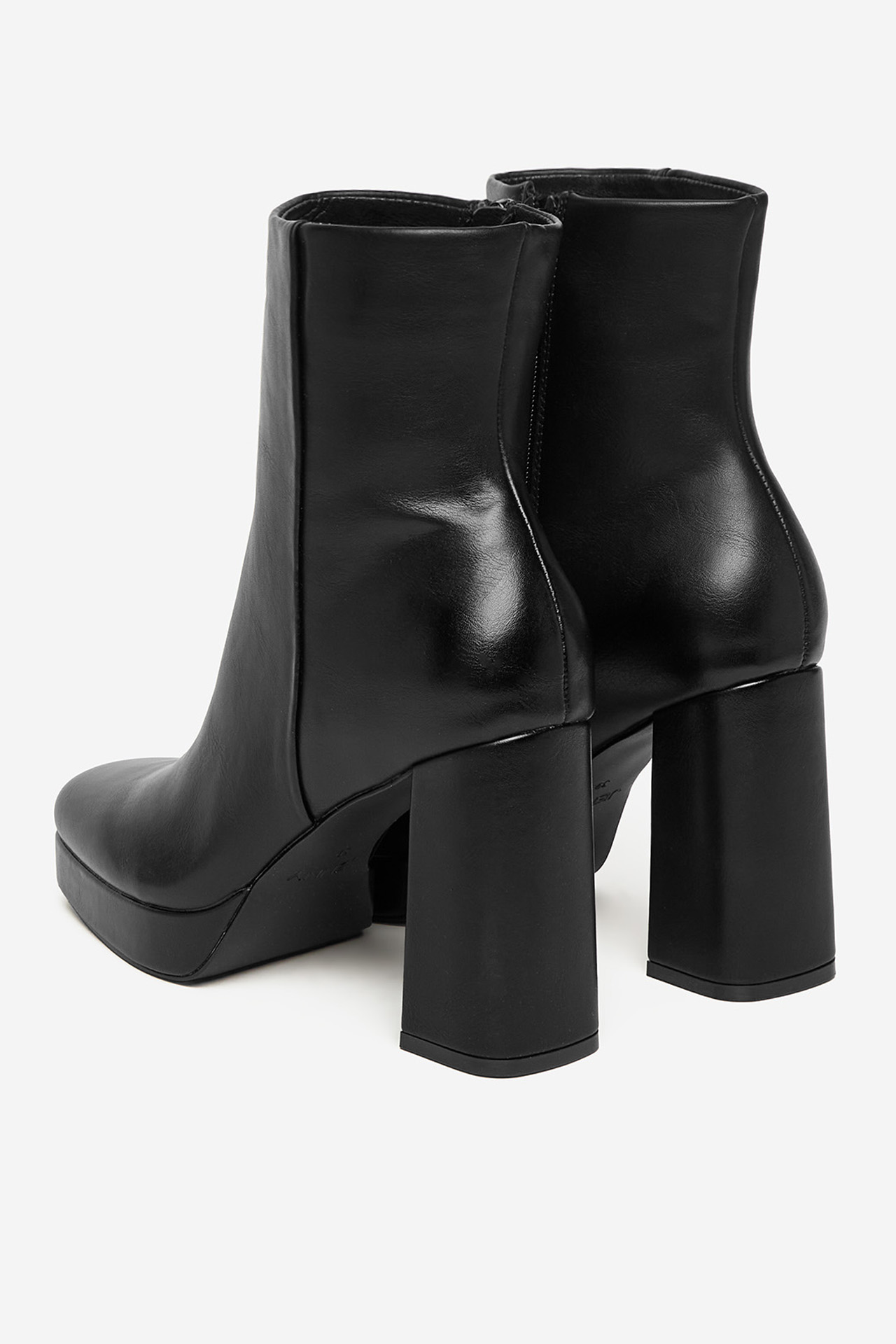 Polokozačky Černá