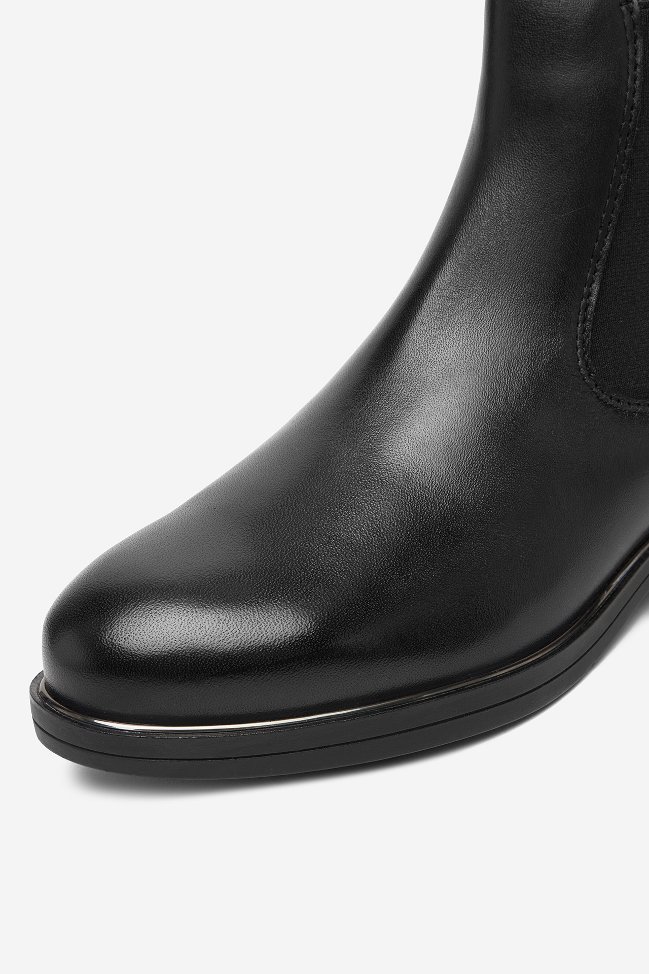 Kotníková obuv s elastickým prvkem Černá