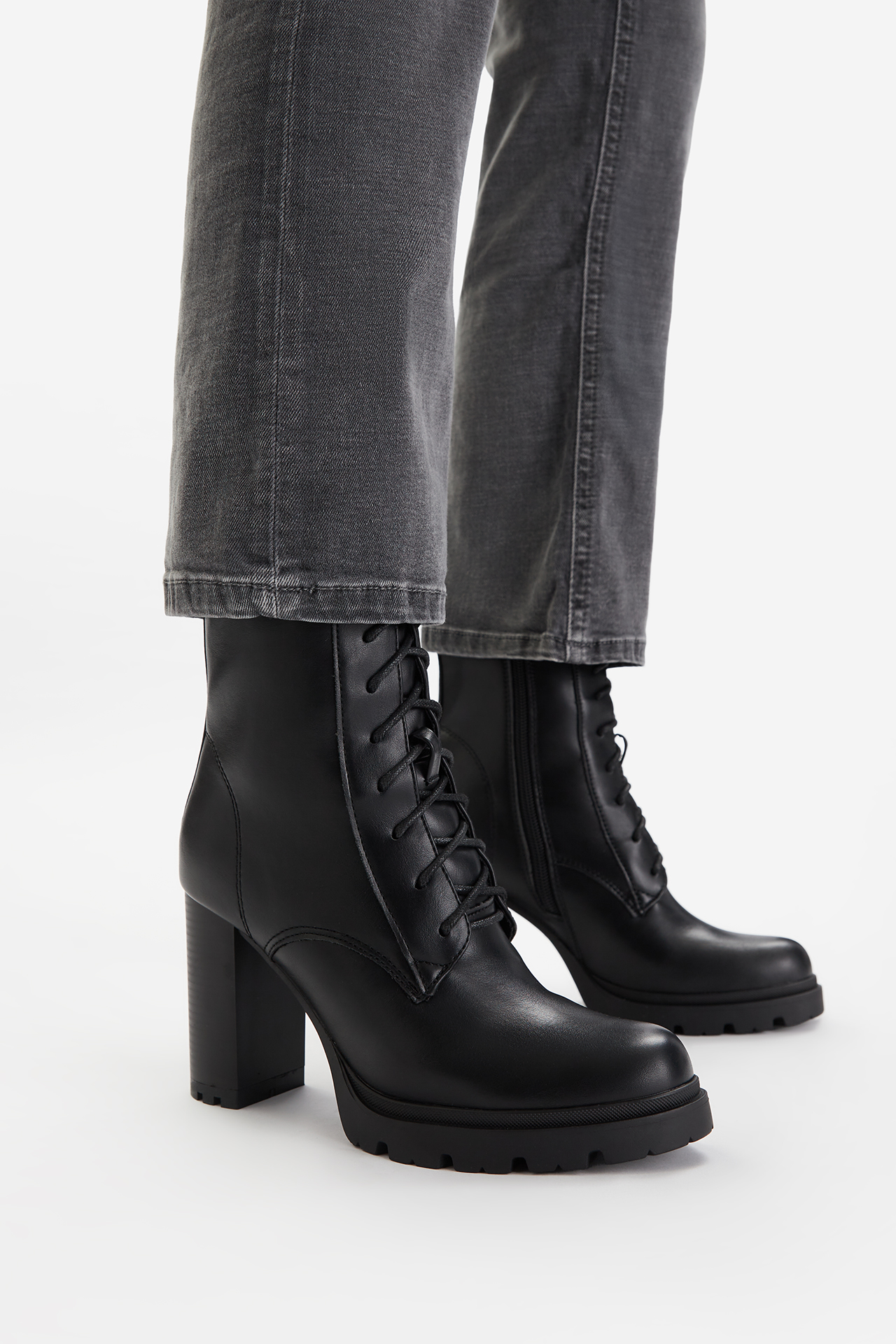 Kotníková obuv Černá