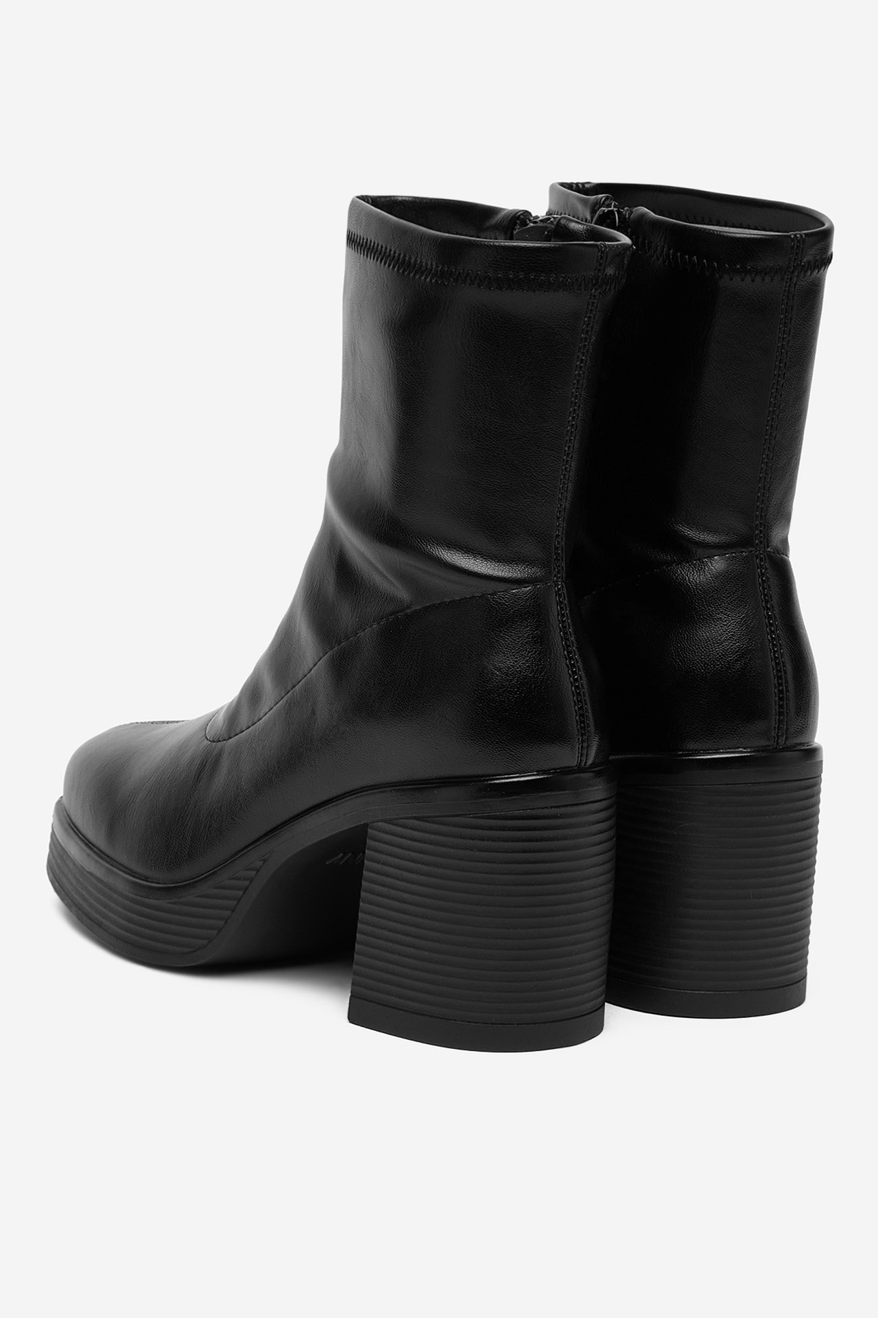 Polokozačky Černá