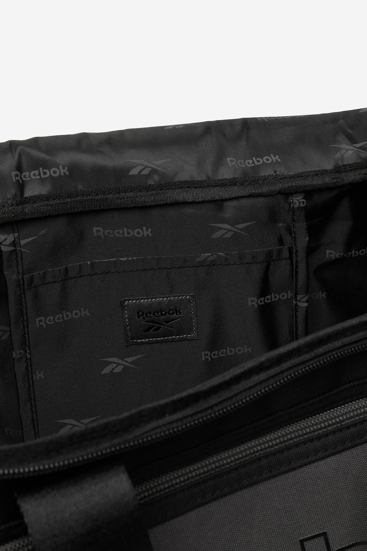 Víkendová taška Černá