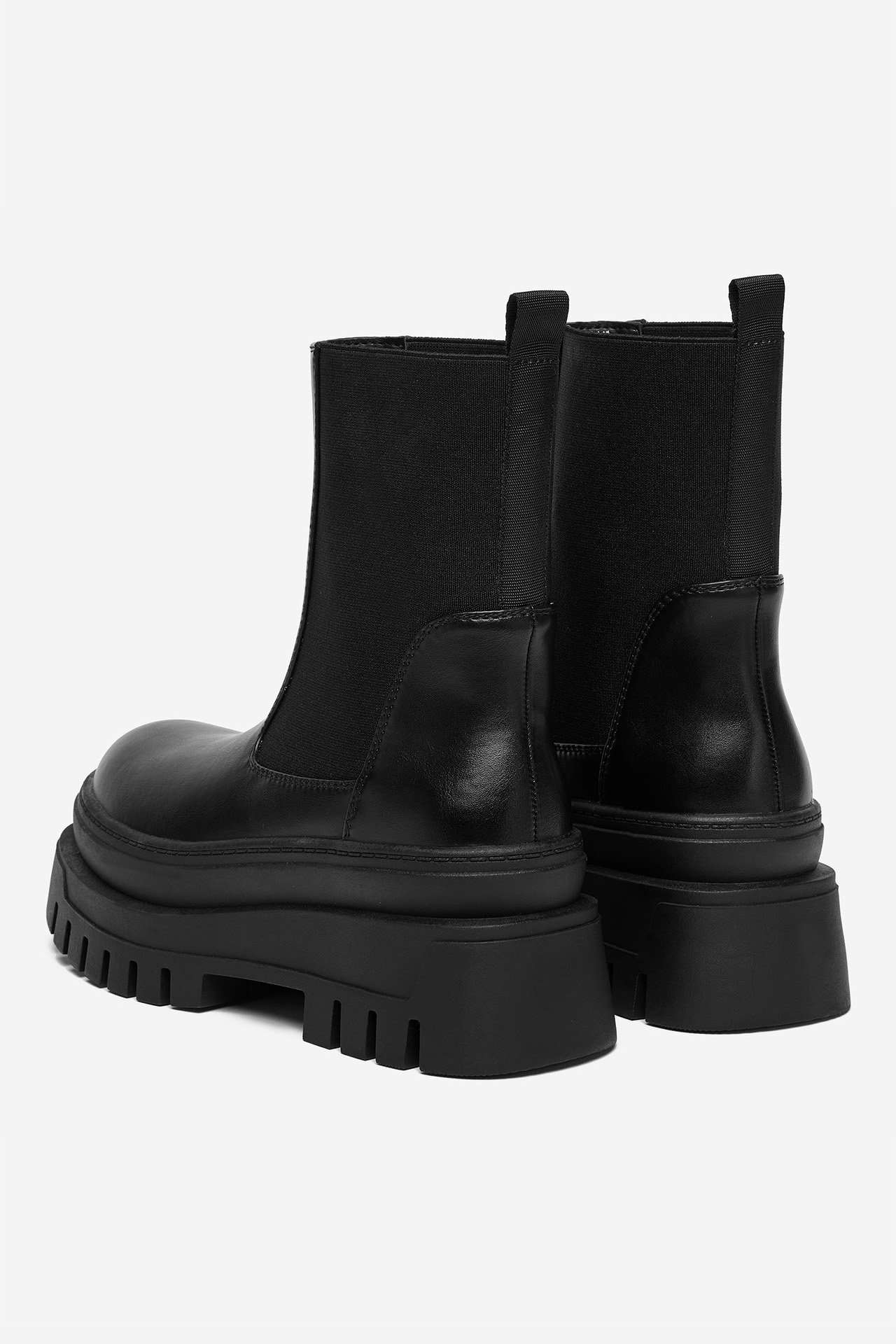 Gležnjarji chelsea Črna