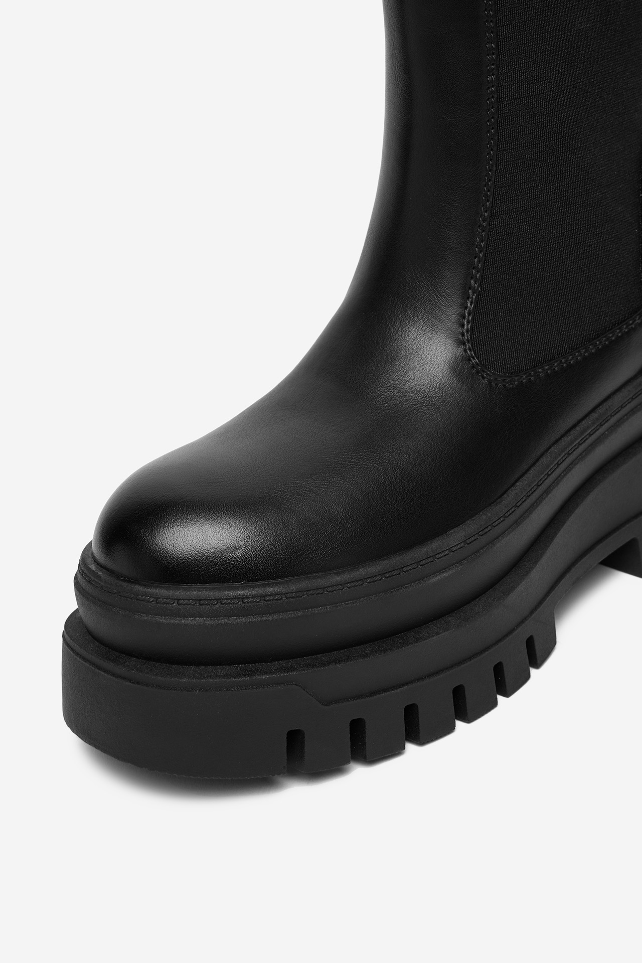 Gležnjarji chelsea Črna