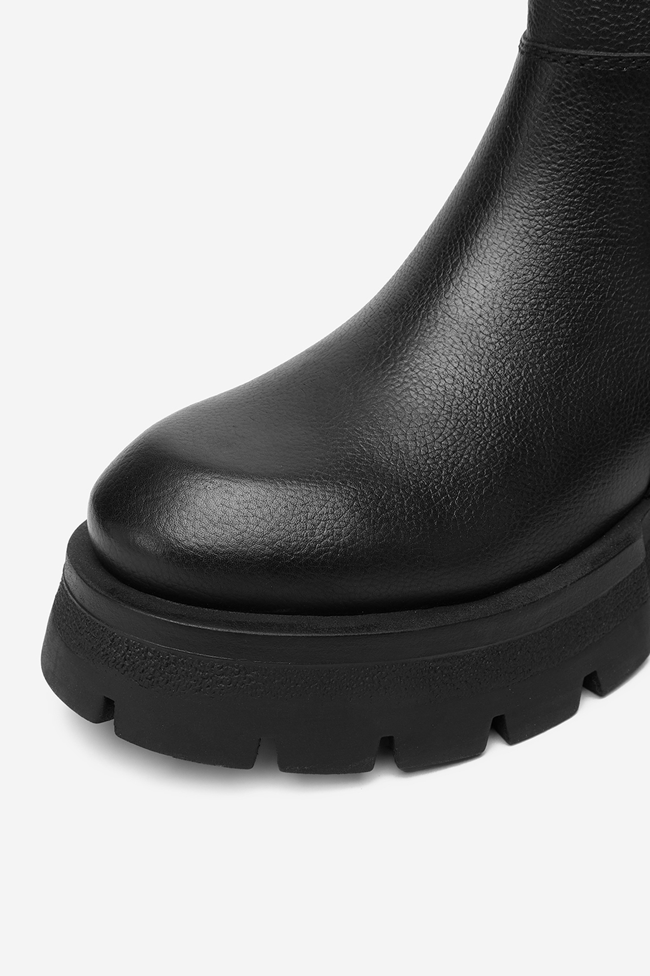 Kotníková obuv s elastickým prvkem Černá