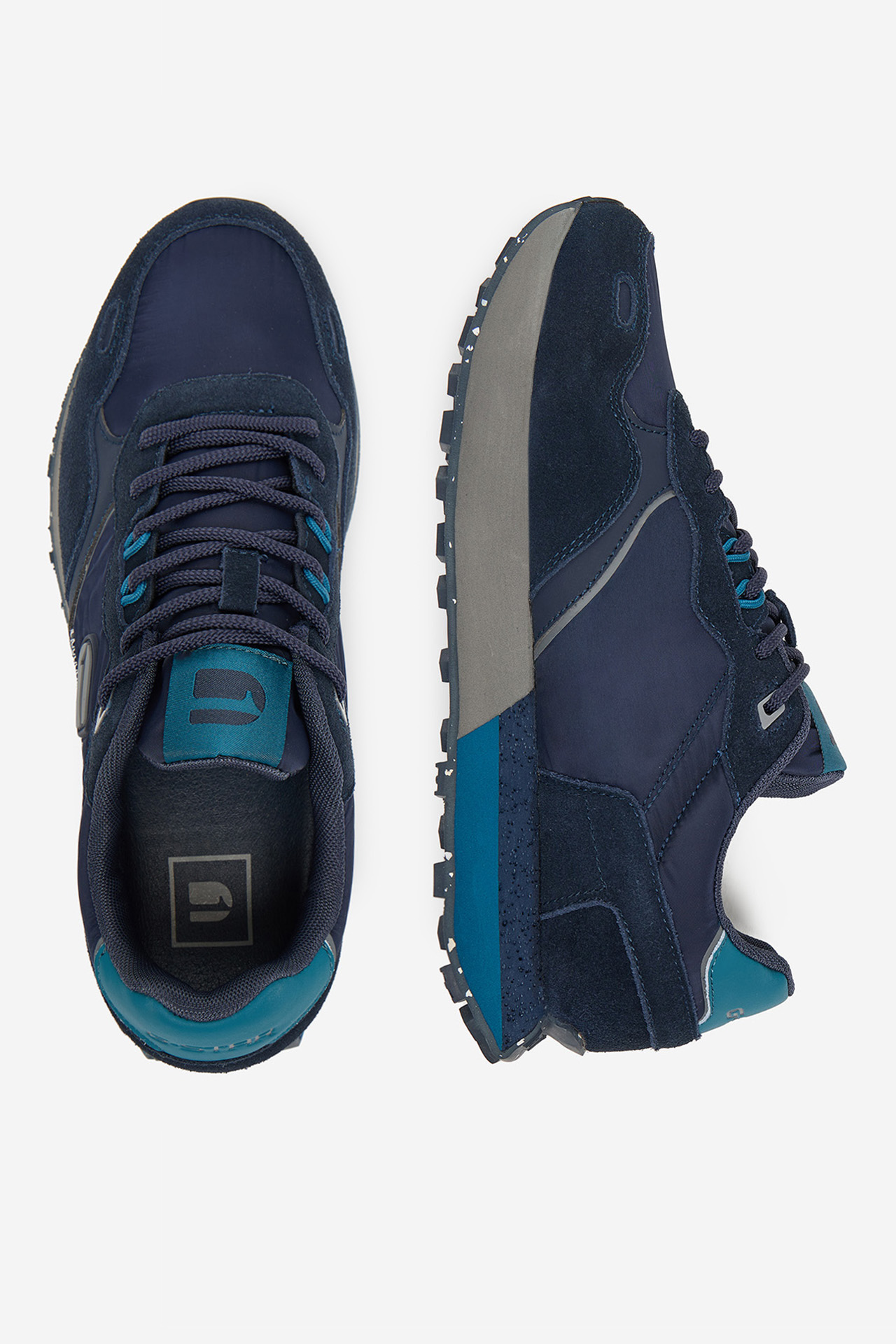 Sneakersy Tmavomodrá