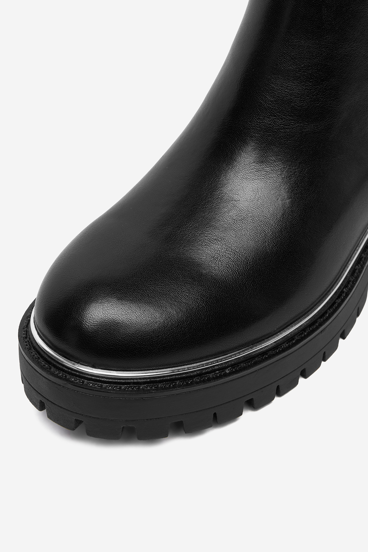 Kotníková obuv s elastickým prvkem Černá