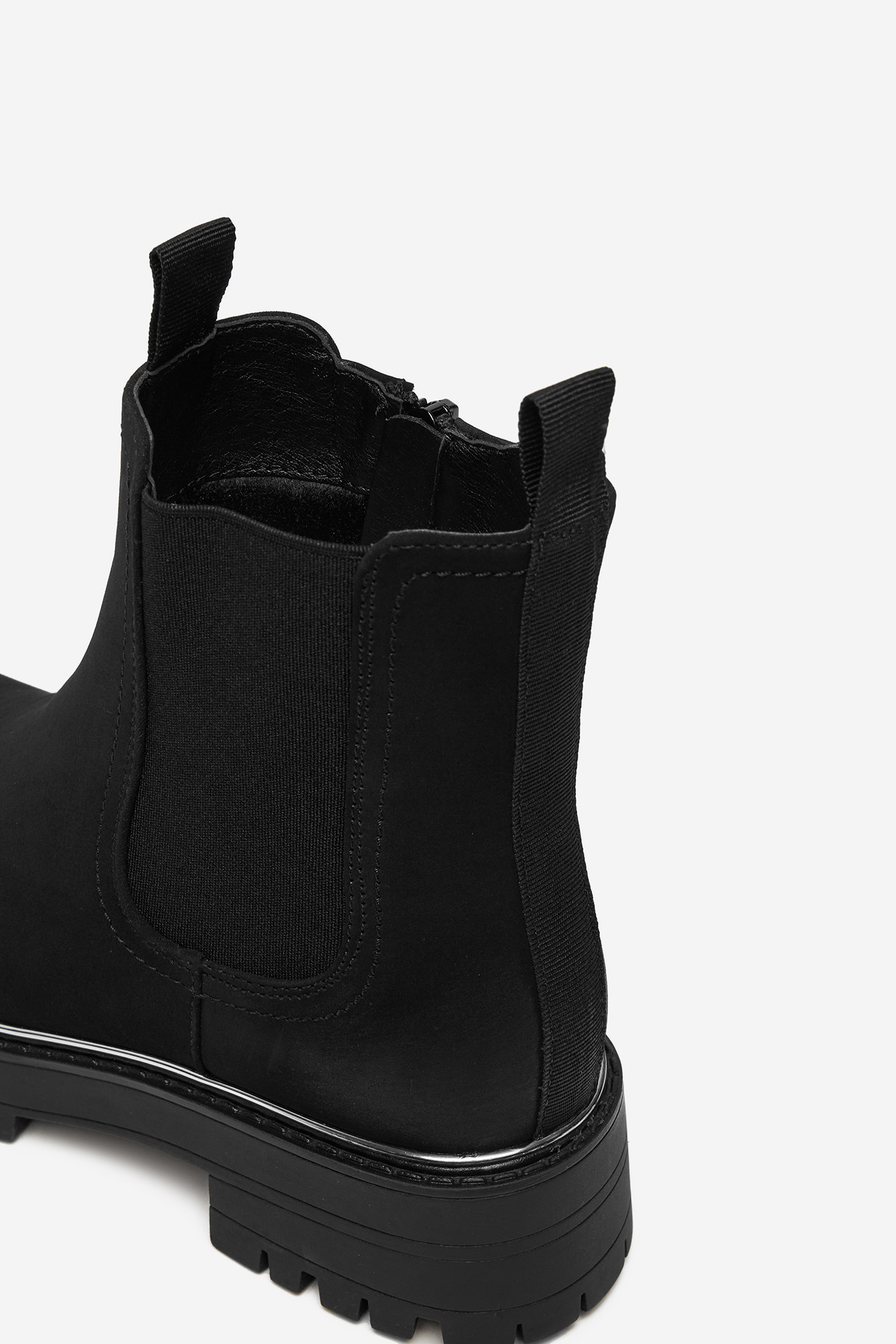 Kotníková obuv s elastickým prvkem Černá