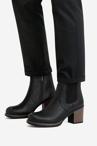 Clara Barson CEO-WS15221-02 NEGRU