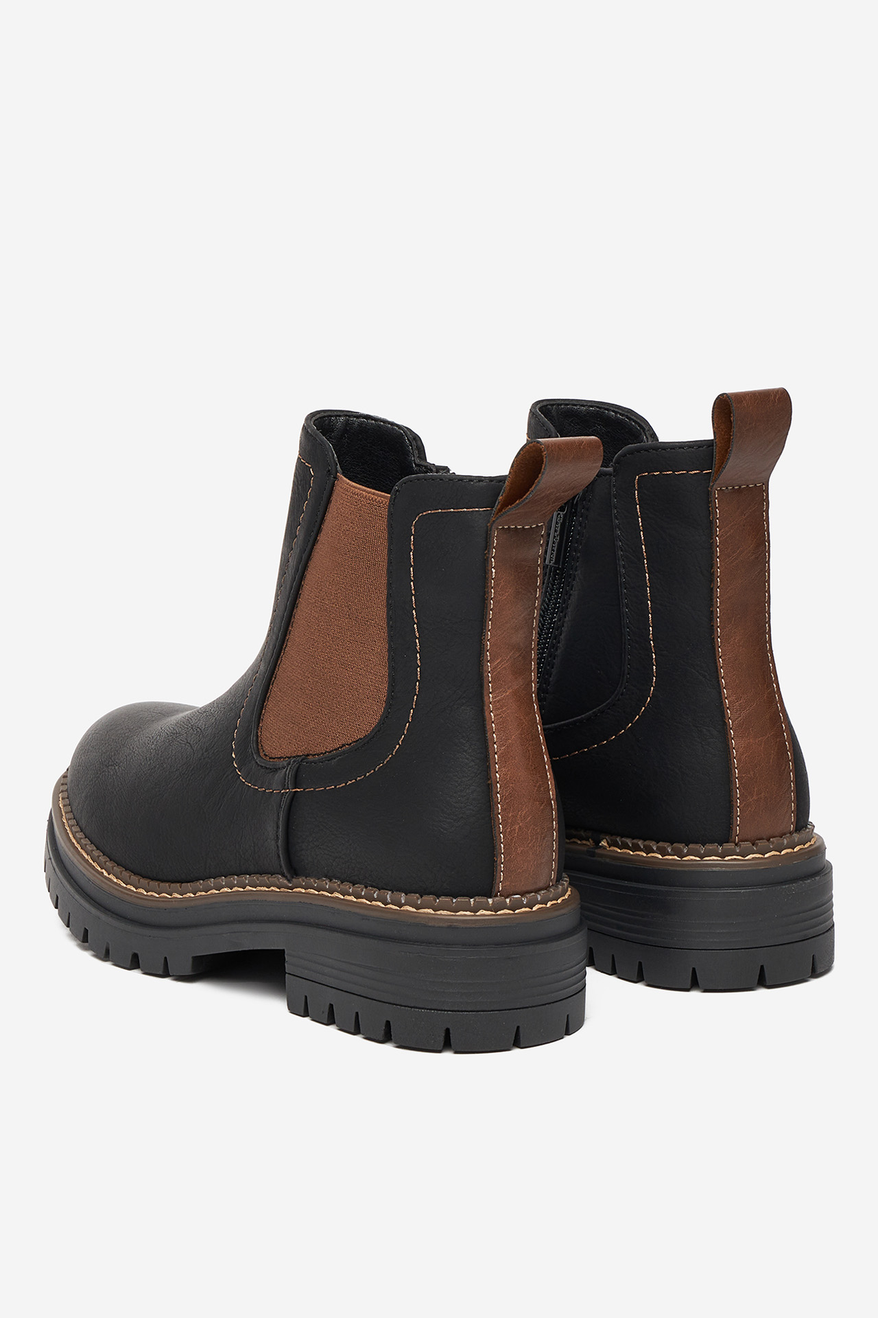 Gležnjarji chelsea Črna