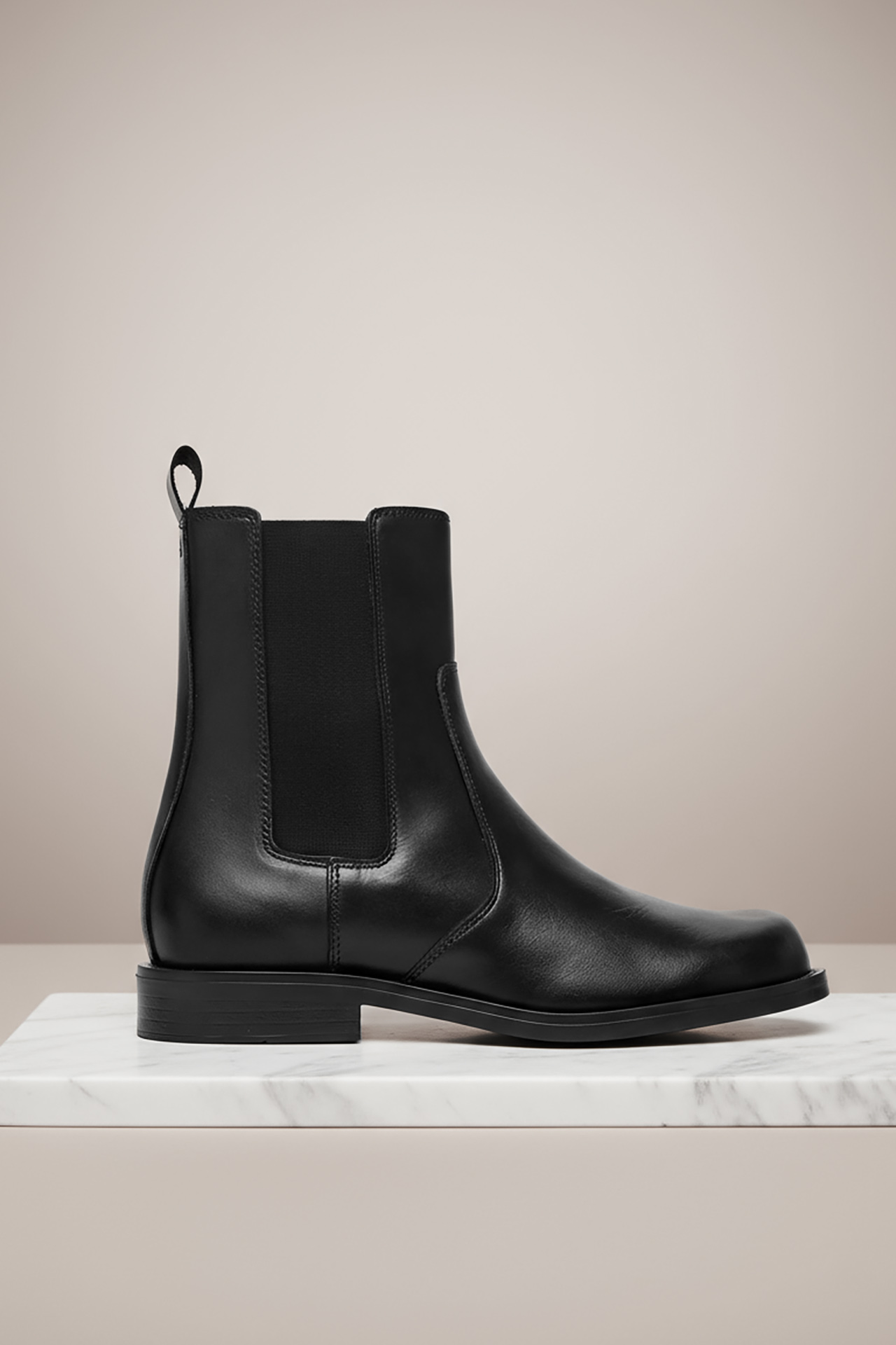 Kotníková obuv s elastickým prvkem Černá