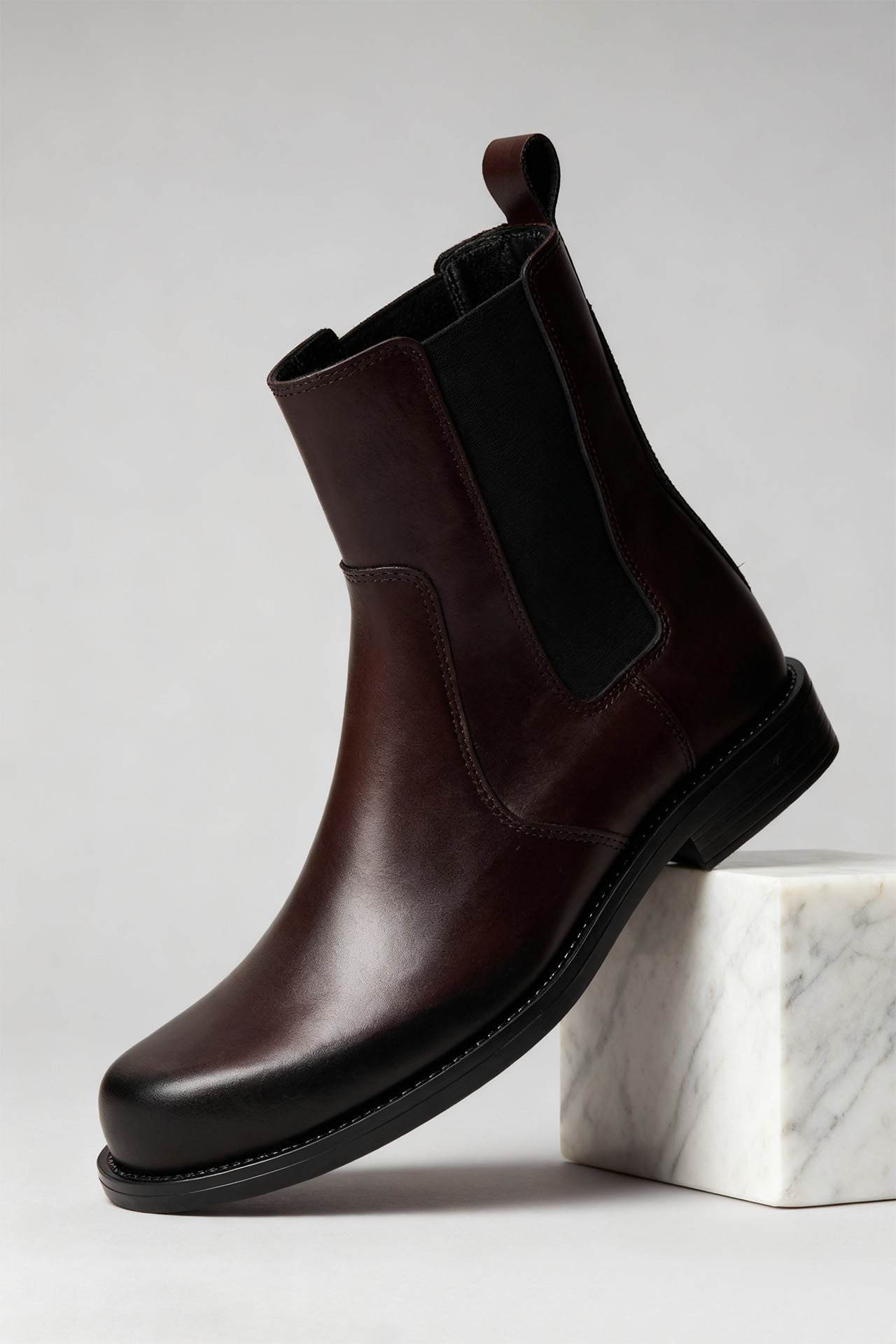 Kotníková obuv s elastickým prvkem Vínový