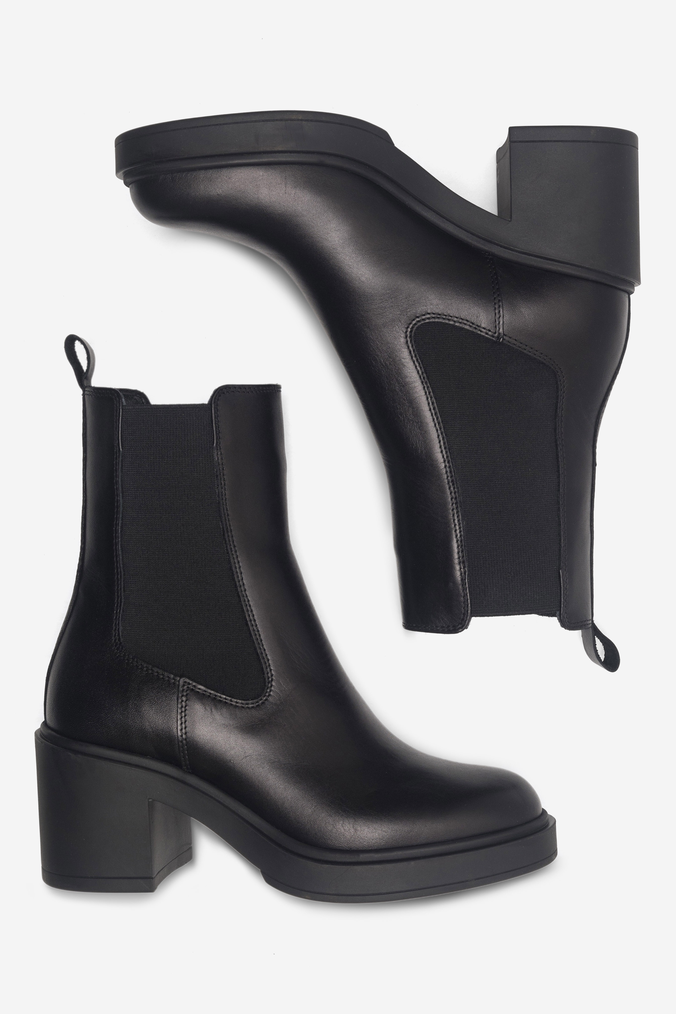 Kotníková obuv s elastickým prvkem Černá