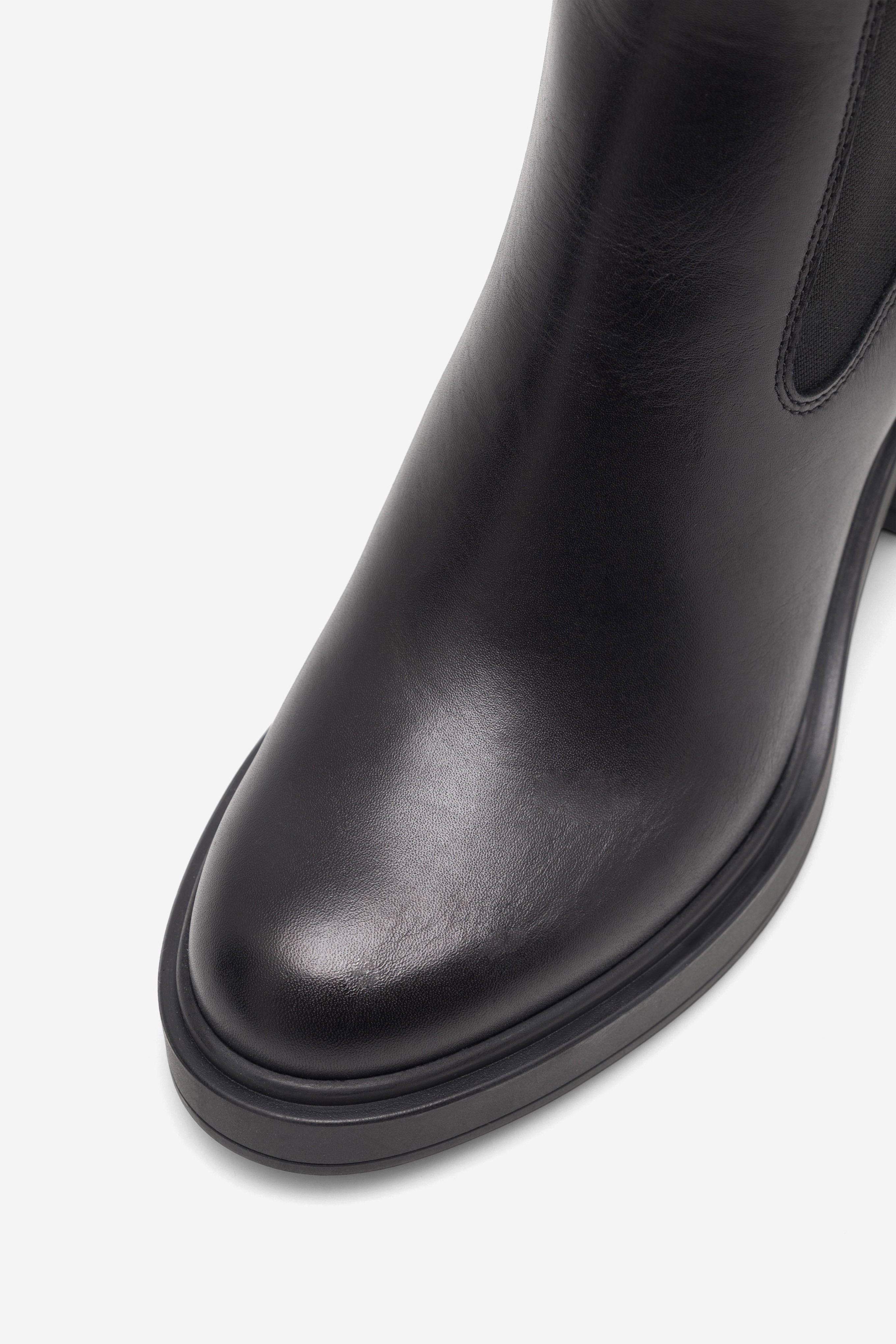 Kotníková obuv s elastickým prvkem Černá