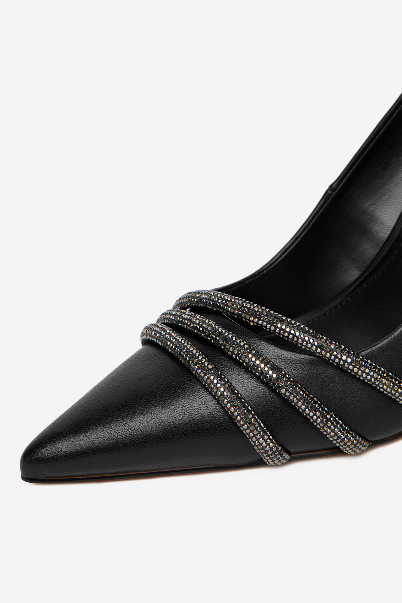 Čevlji z visoko peto Črna