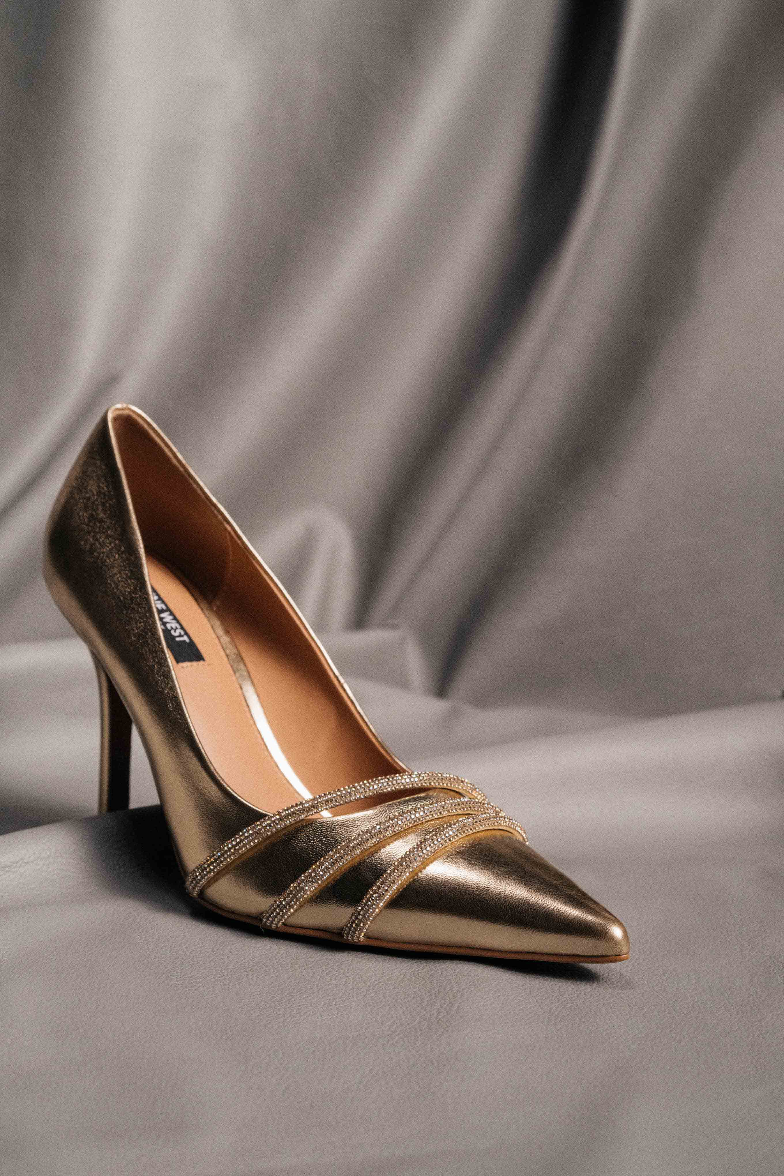 Čevlji z visoko peto Zlata