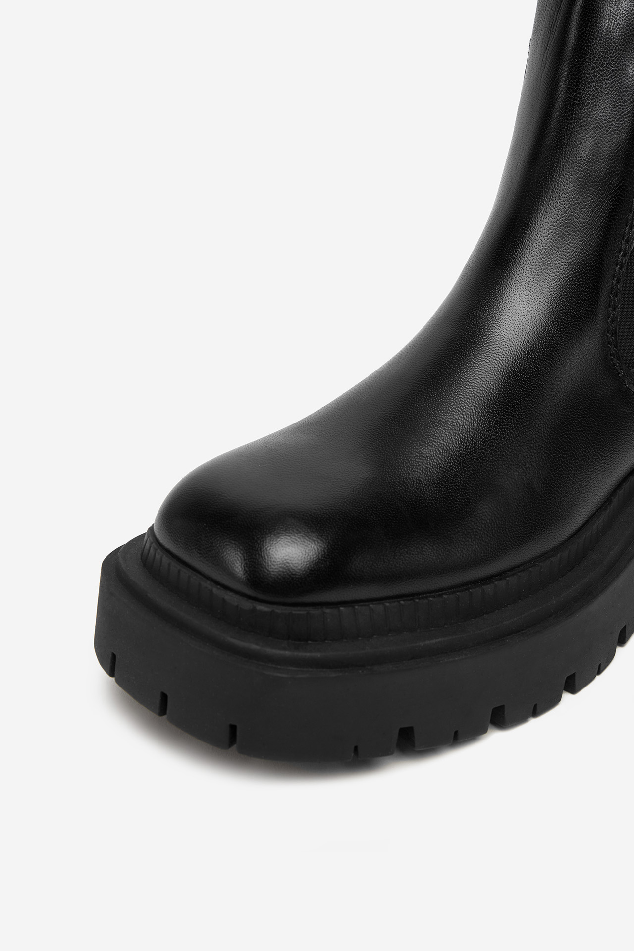 Kotníková obuv s elastickým prvkem Černá