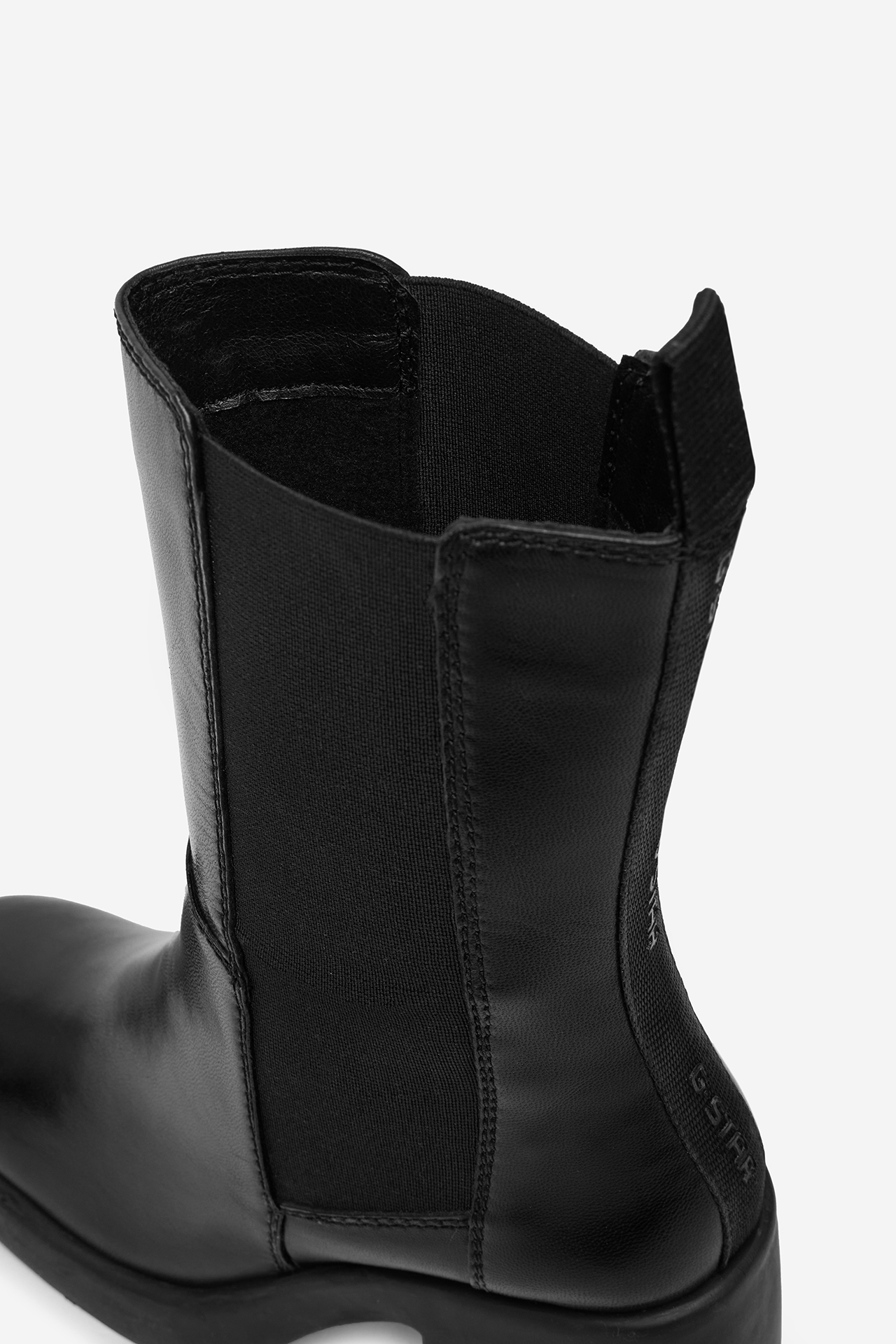 Kotníková obuv s elastickým prvkem Černá