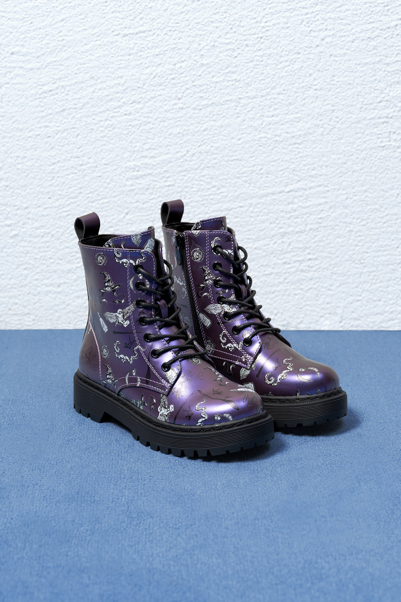 Gležnjarji z vezalkami Vijolična