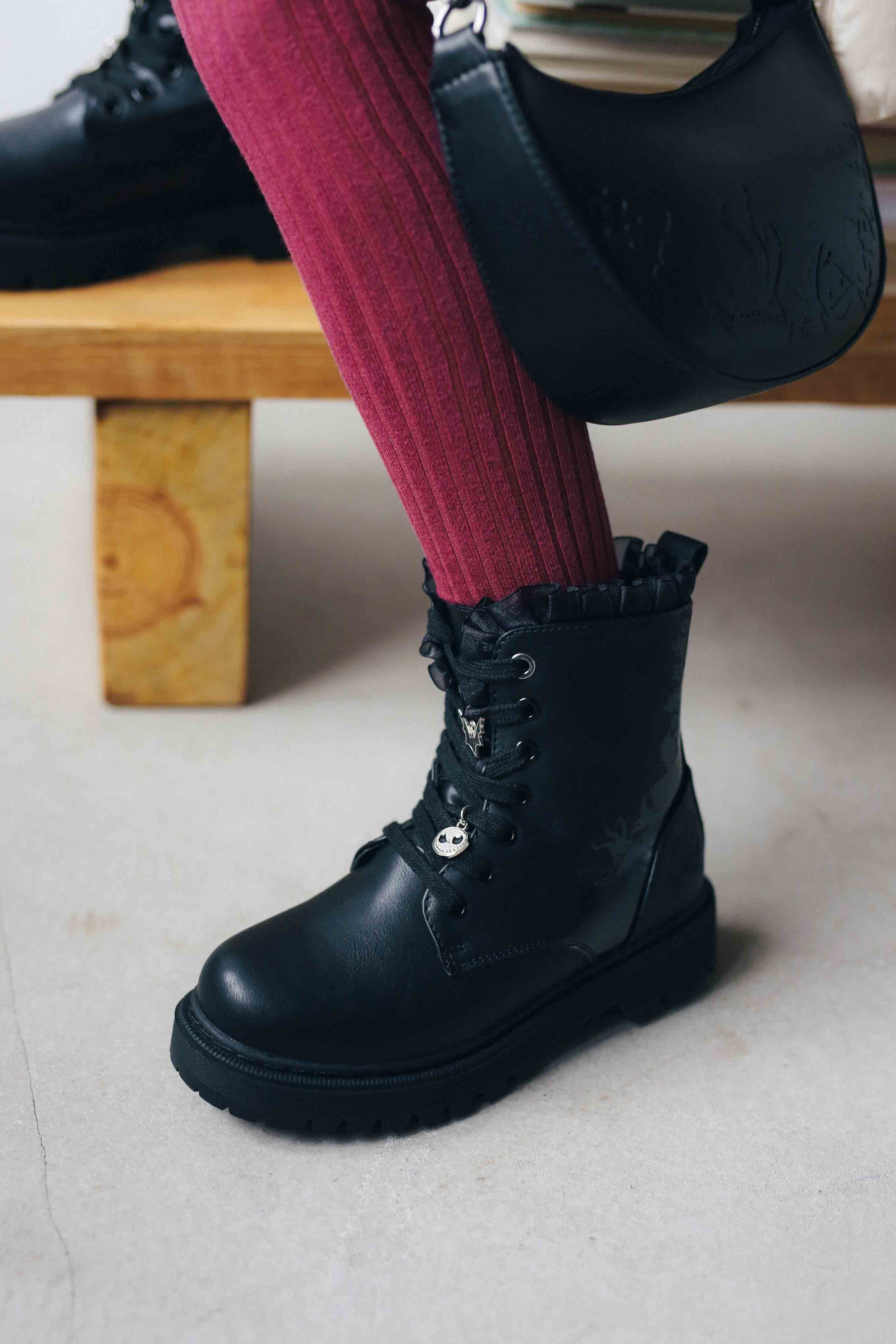 Gležnjarji z vezalkami Črna