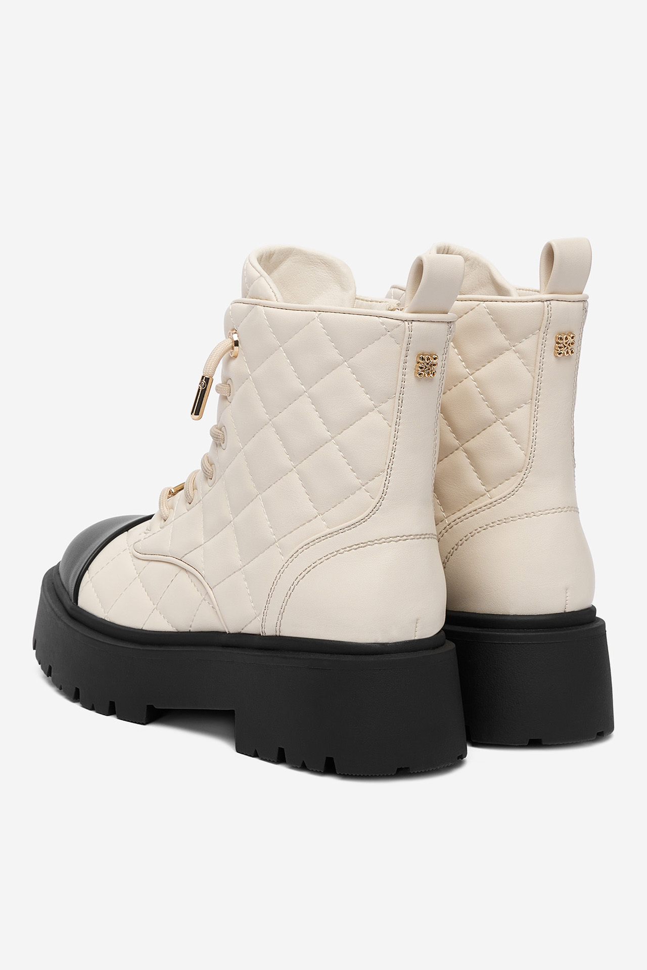 Bakancs Krémszínű