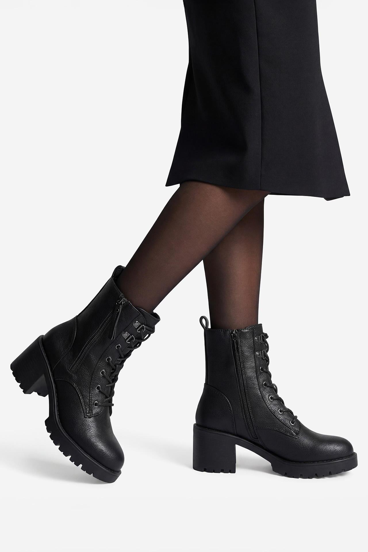 Kotníková obuv Černá