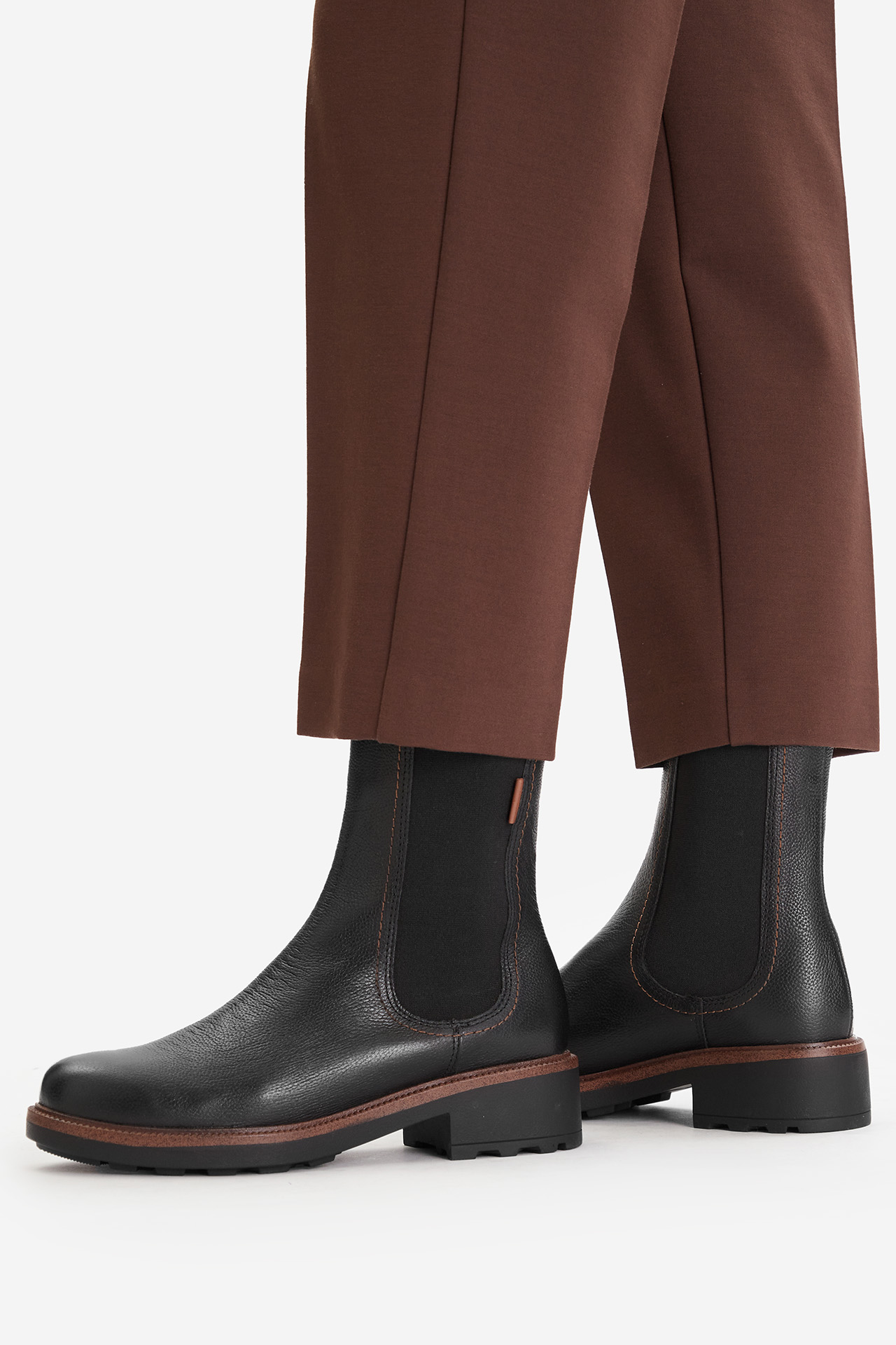 Kotníková obuv s elastickým prvkem Černá