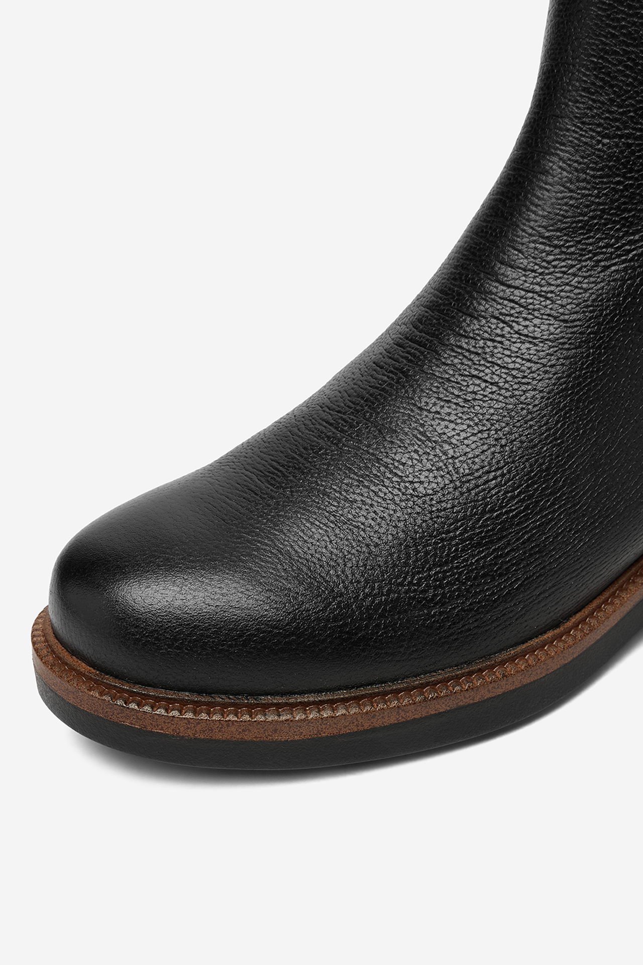 Kotníková obuv s elastickým prvkem Černá