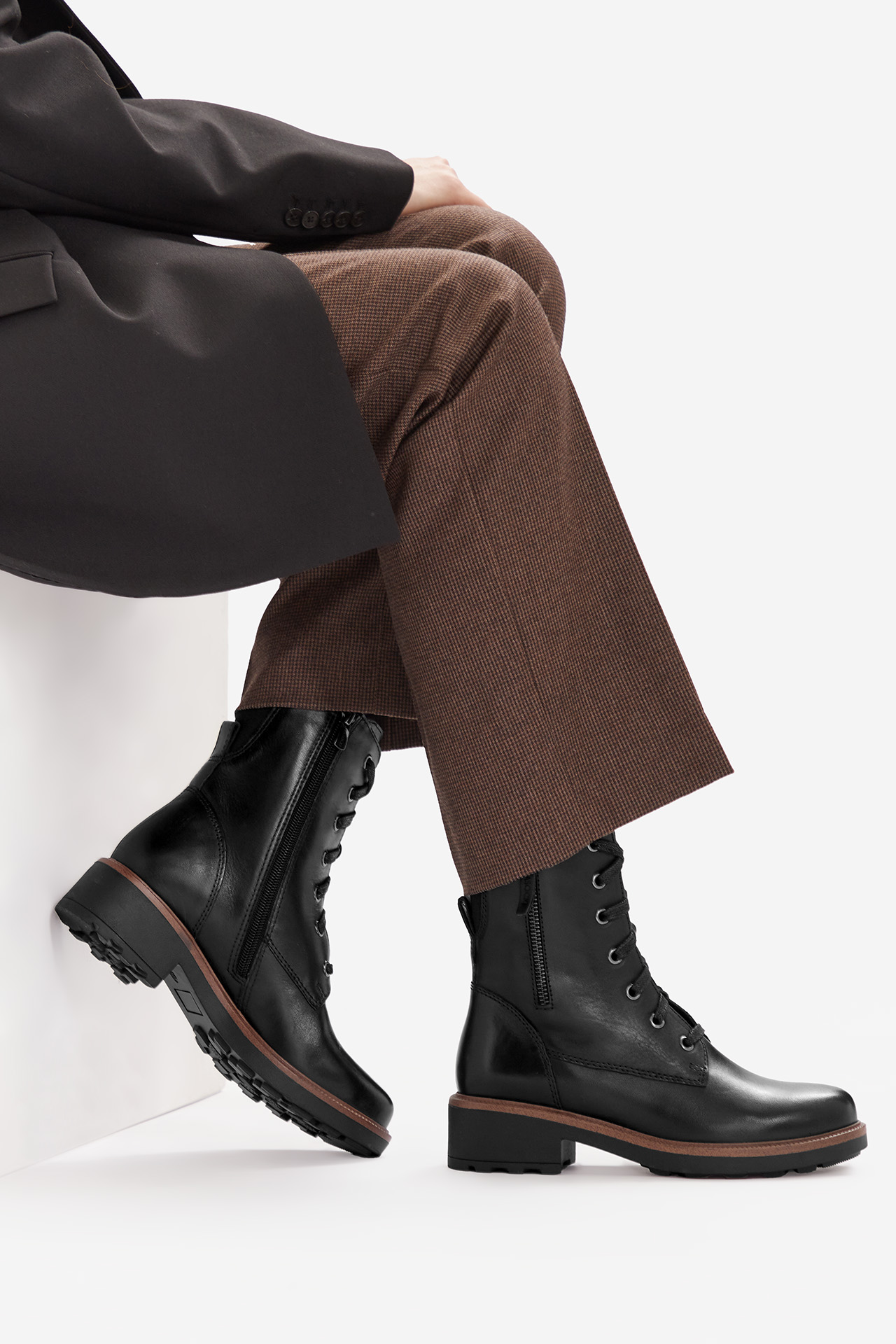 Kotníková obuv Černá