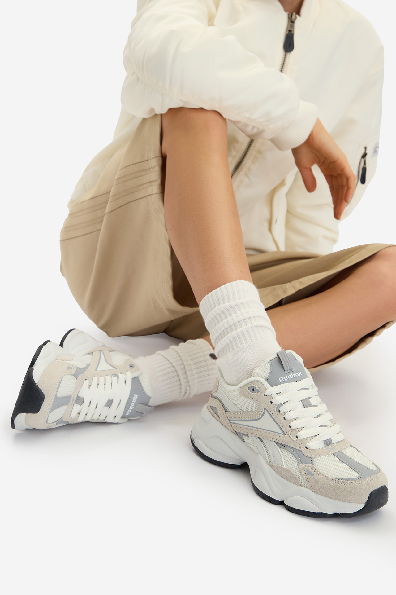 REEBOK WB-CHARGE AR30246WSSB Beżowy