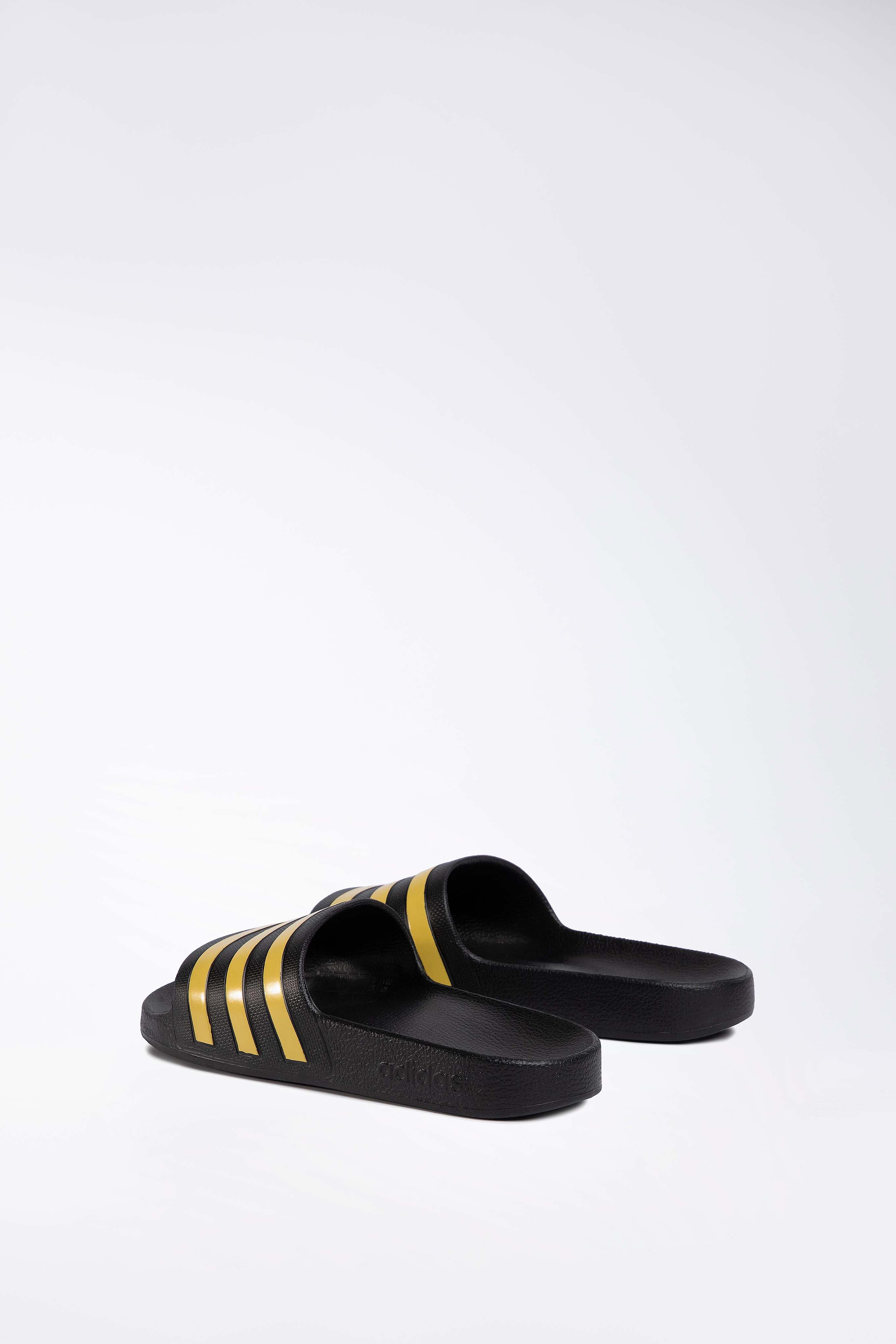 Pantofle k vodě Černá