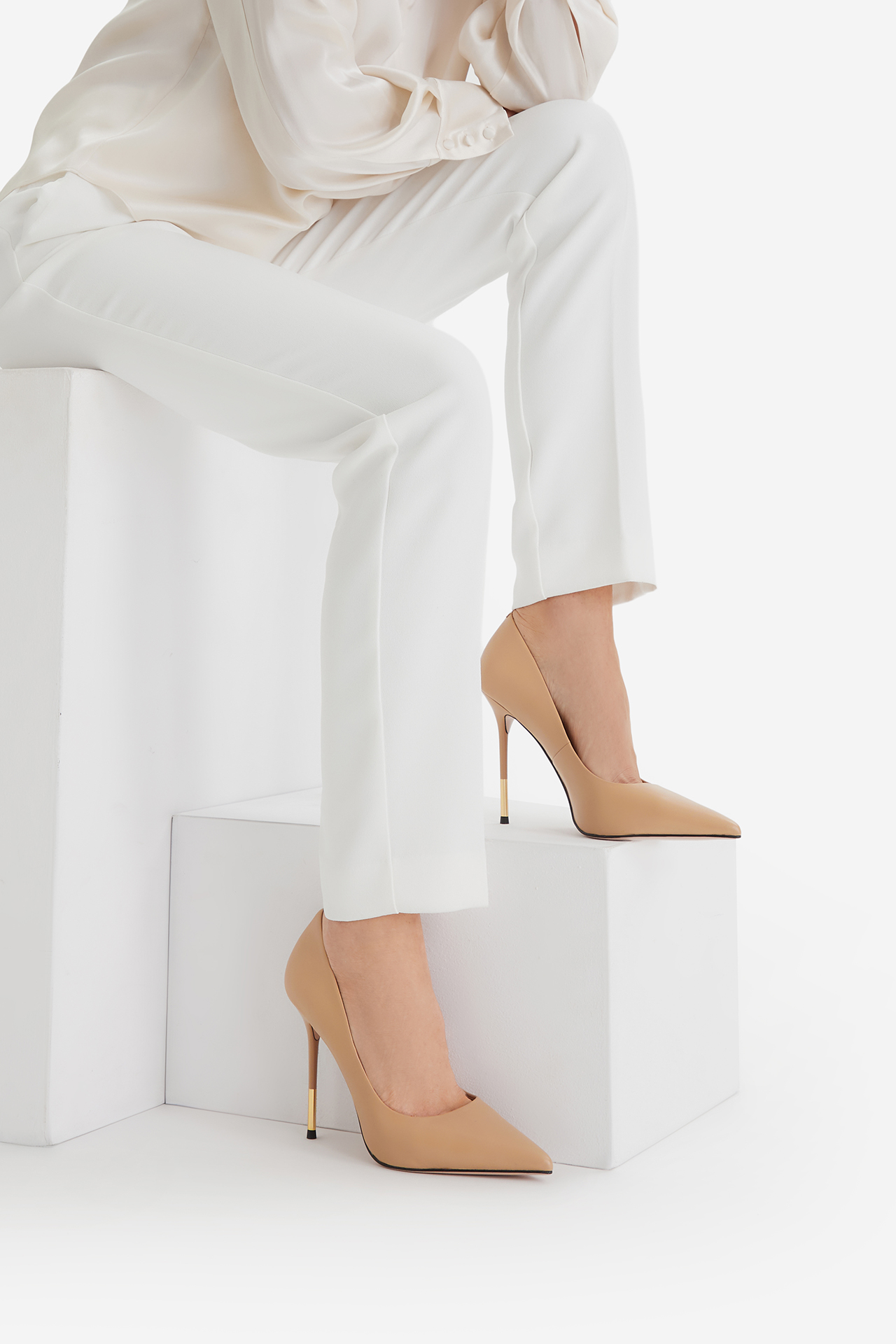 Обувки на ток Бежов