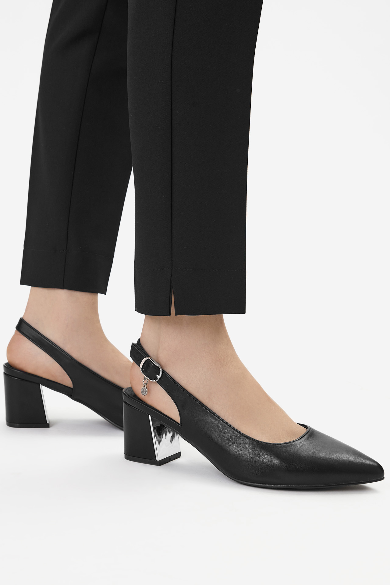 Pantofi cu toc Negru