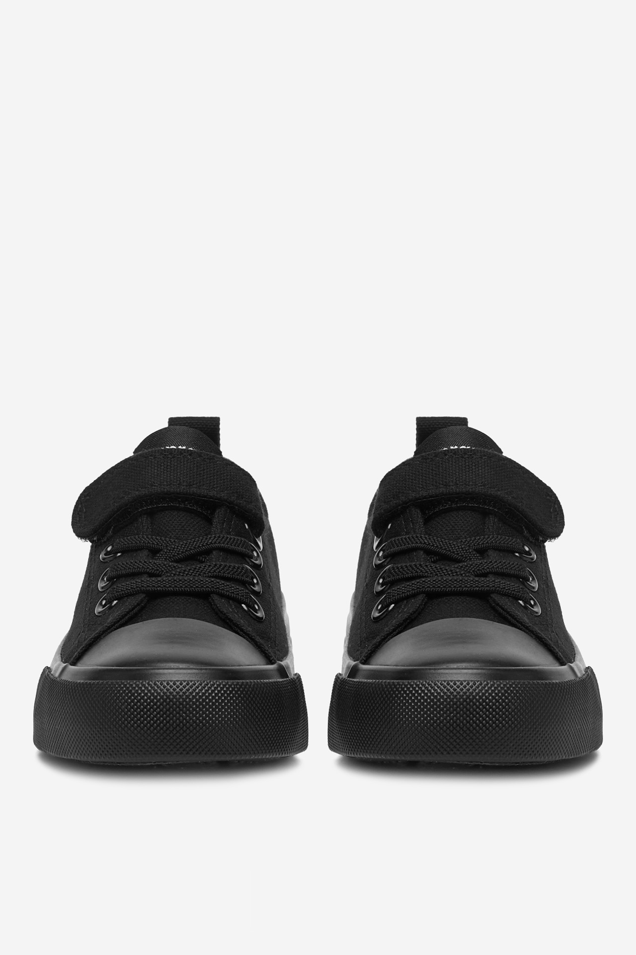 Platnene superge Črna